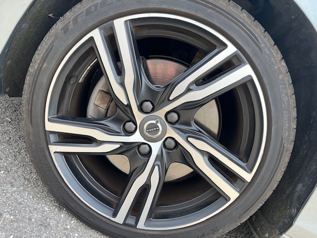 VOLVO V40 T2 Momentum R-Design Geartronic-image-14