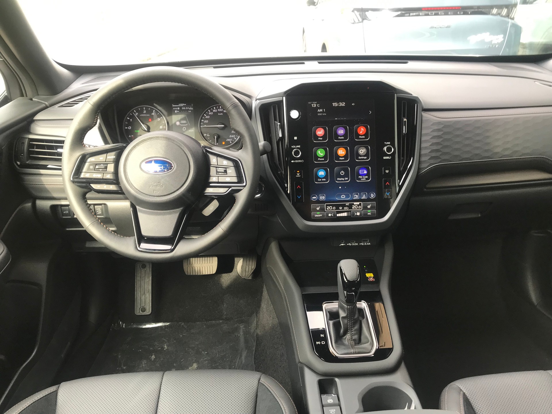 SUBARU Forester 2.0i e-Boxer Luxury Lineartronic-image-8