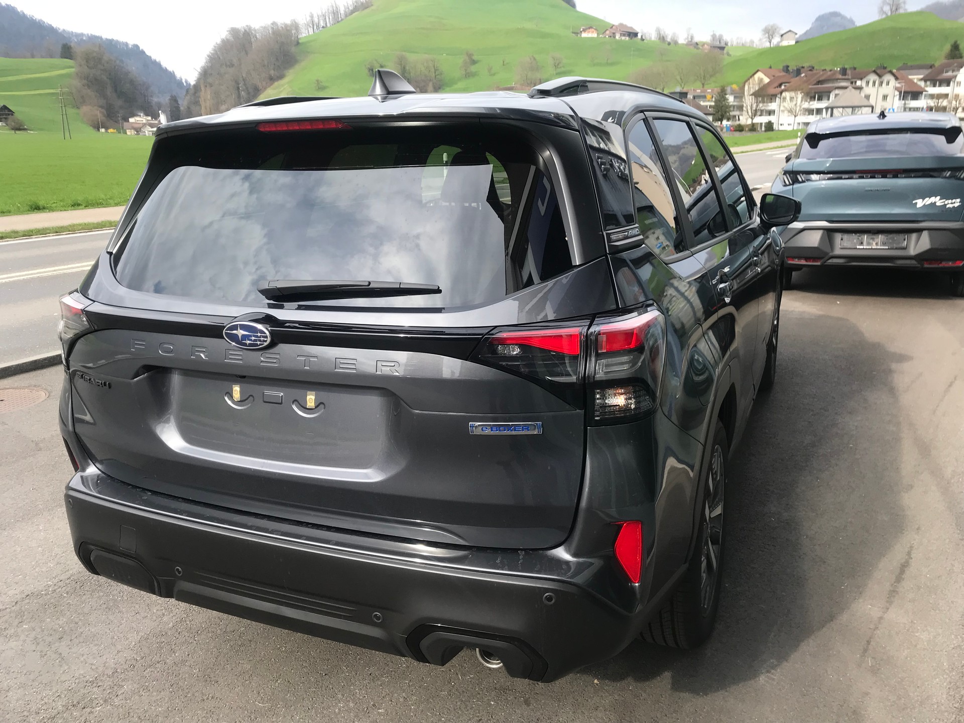 SUBARU Forester 2.0i e-Boxer Luxury Lineartronic-image-2