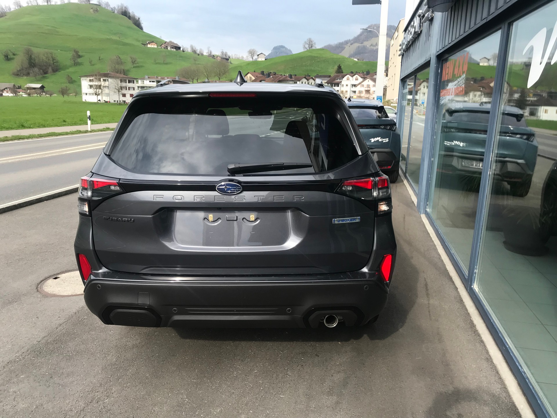SUBARU Forester 2.0i e-Boxer Luxury Lineartronic-image-3
