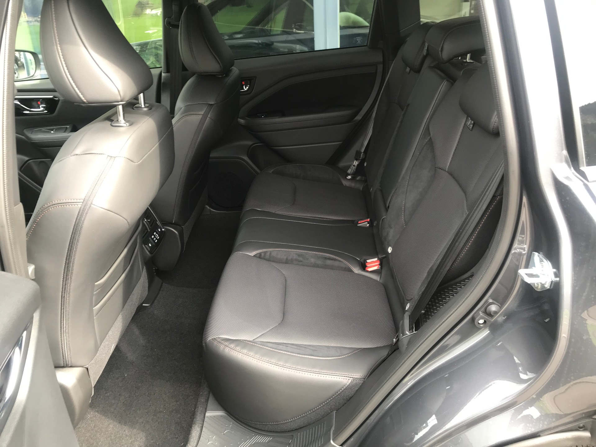 SUBARU Forester 2.0i e-Boxer Luxury Lineartronic-image-7