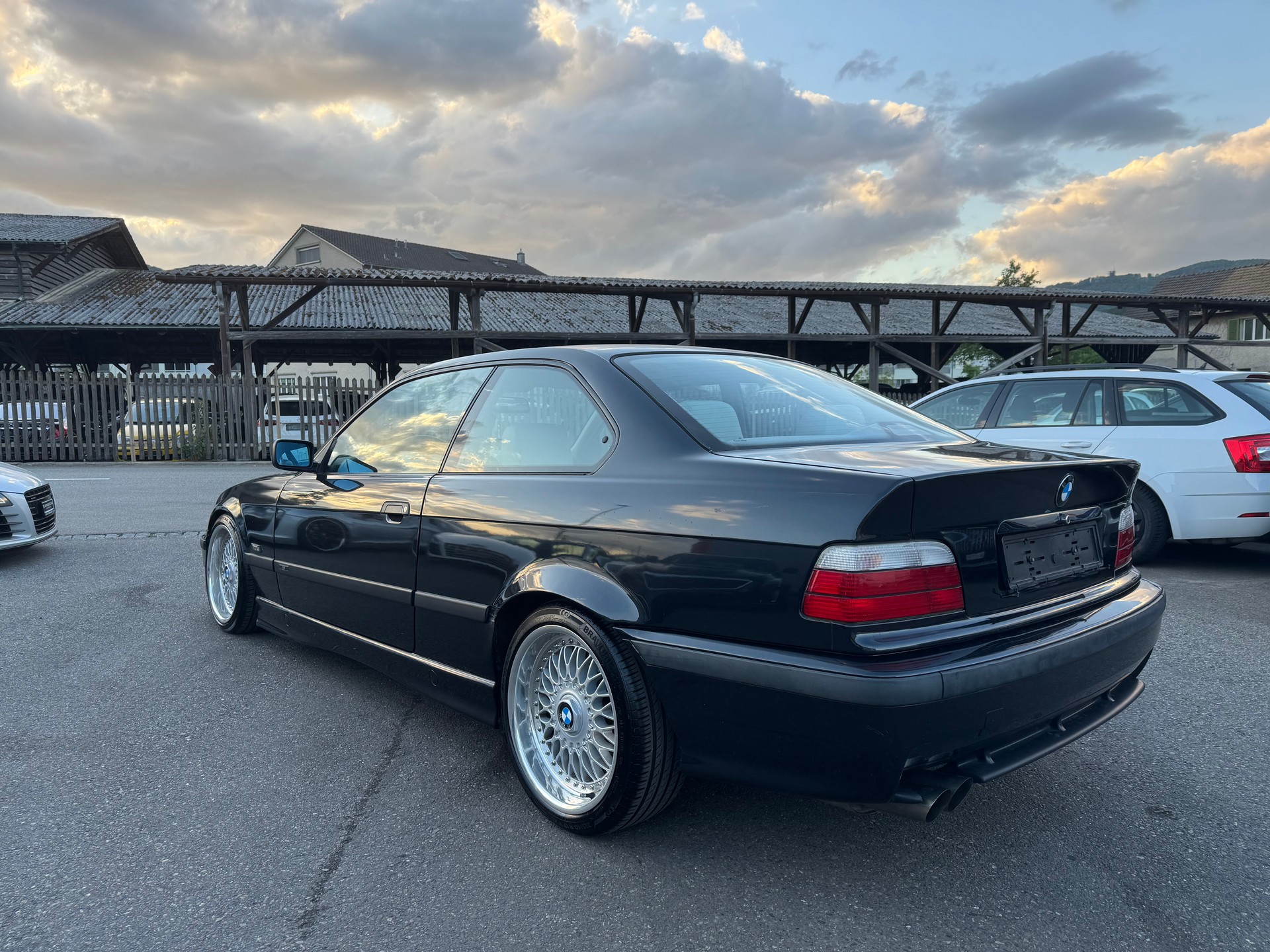 BMW 328i Coupé-image-2