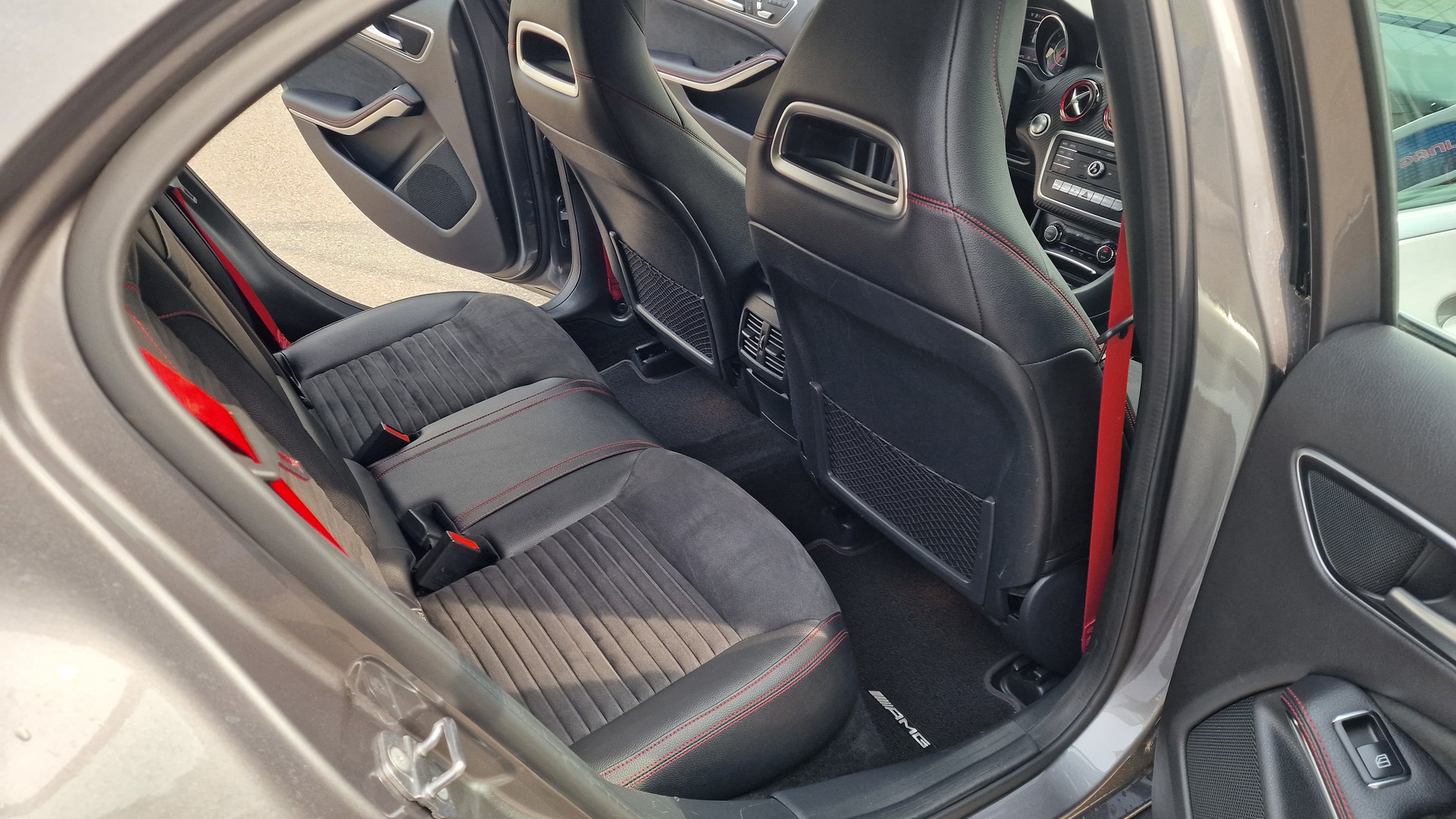 MERCEDES-BENZ A 45 AMG 4Matic-image-15