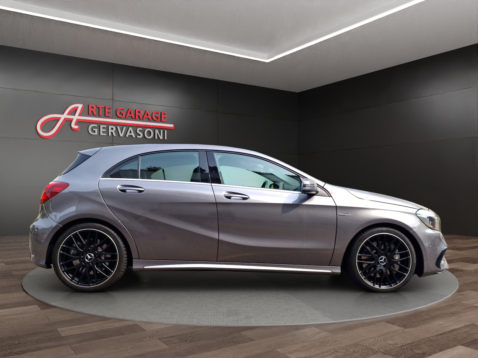MERCEDES-BENZ A 45 AMG 4Matic-showroom-element-3