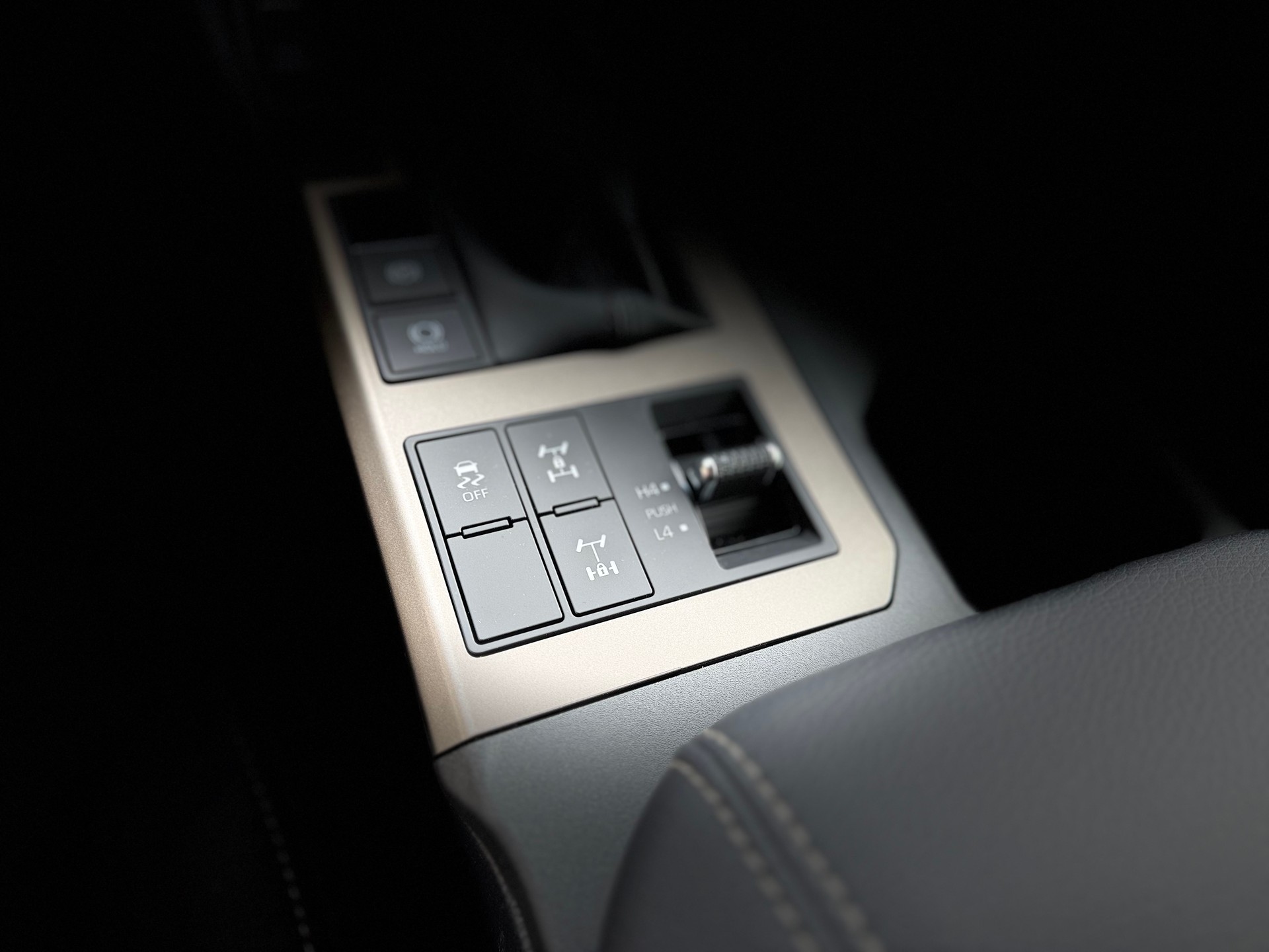 TOYOTA Land Cruiser 2.8TD Style-image-9