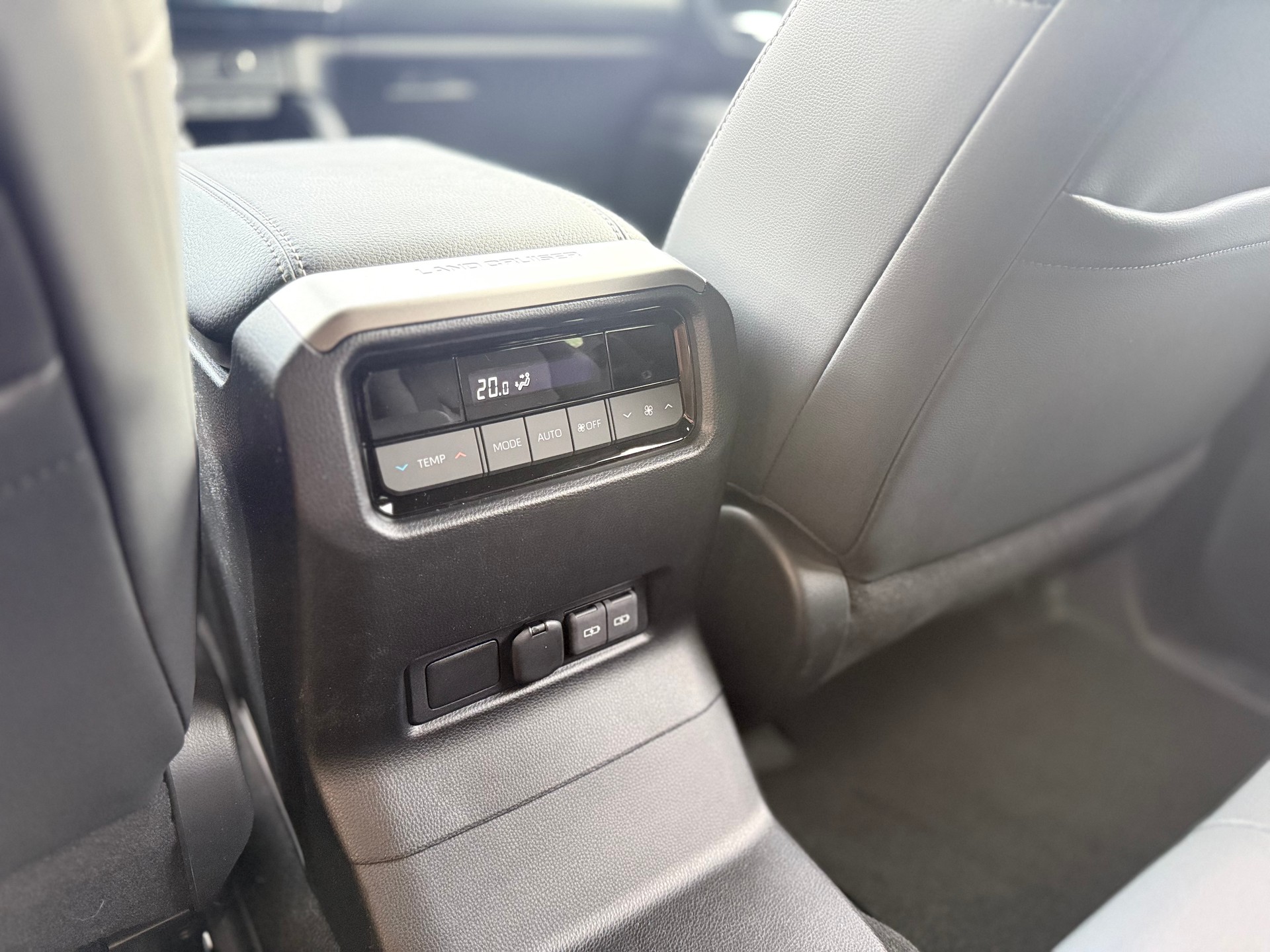 TOYOTA Land Cruiser 2.8TD Style-image-7