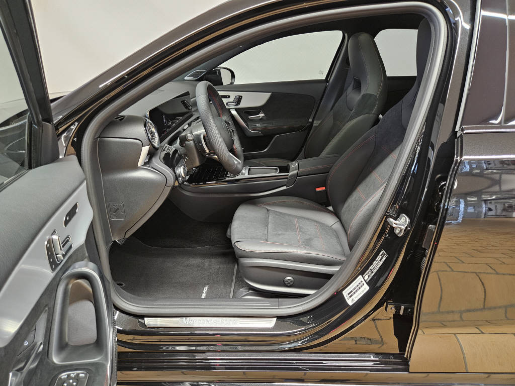 MERCEDES-BENZ A 250 4Matic AMG Line-image-4