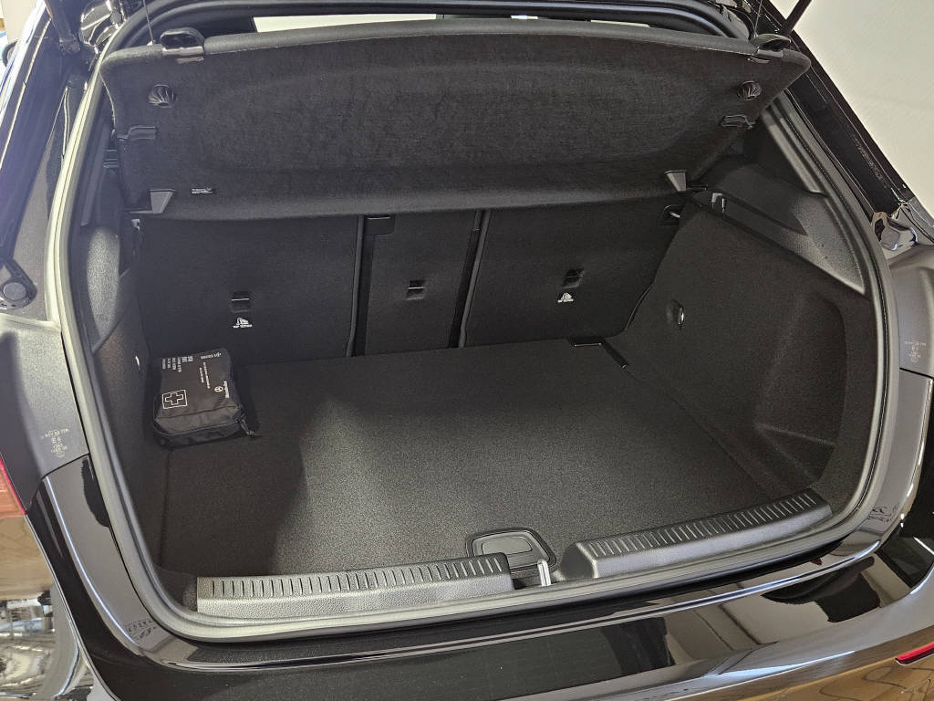 MERCEDES-BENZ A 250 4Matic AMG Line-image-3