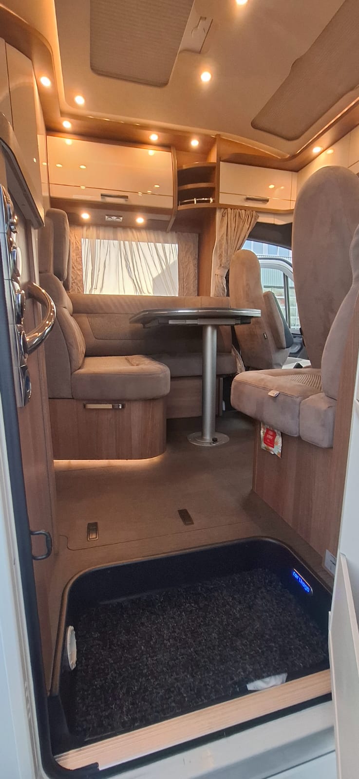 MERCEDES-BENZ Carthago Tourer T143 LE. 4500 kg Anhängerkupplung Leasing Finanzierung Möglich-image-7