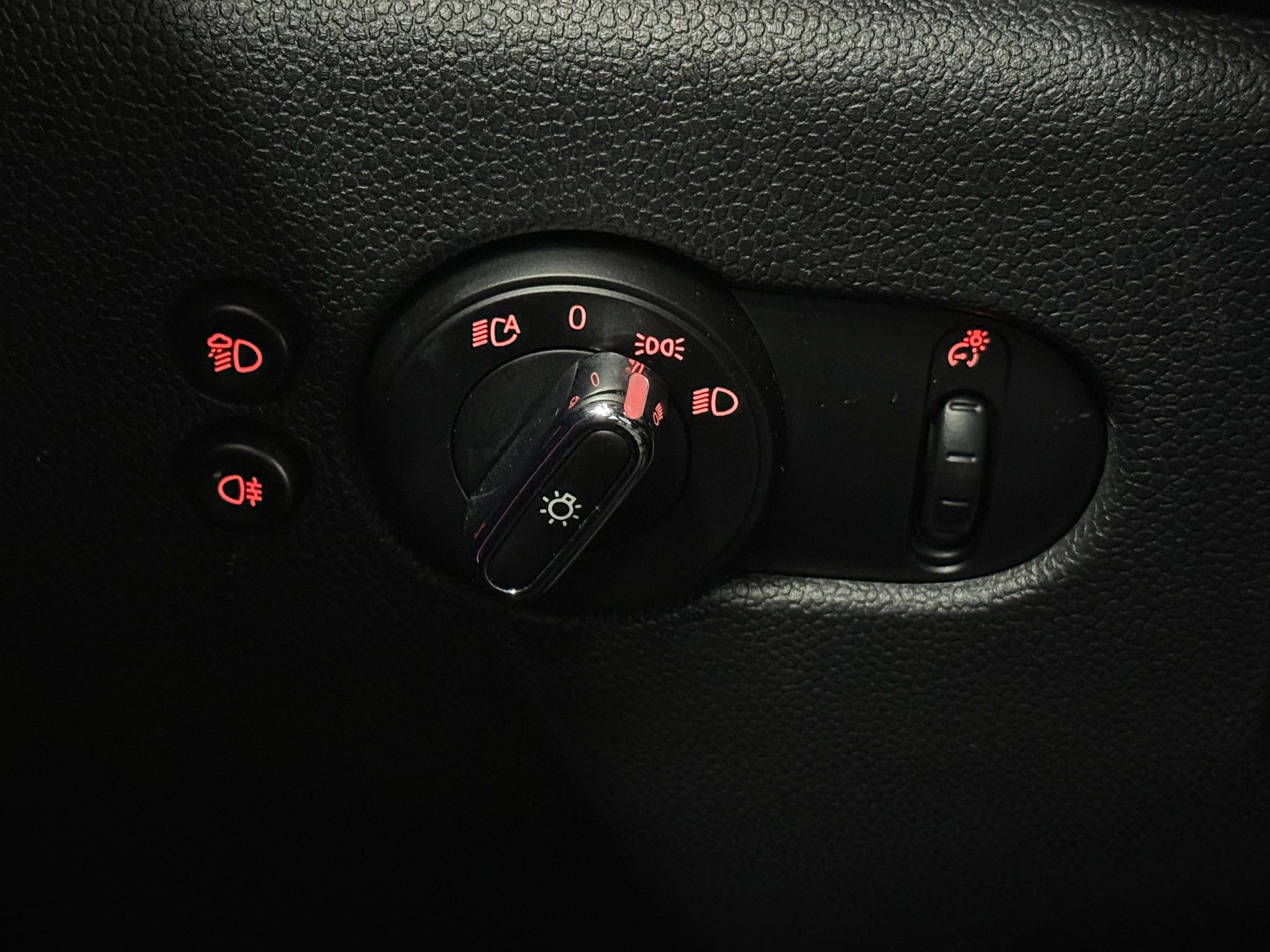 MINI Cooper S Trafalgar Edition Steptronic DKG / All Black / Top-Aausstattung-image-18