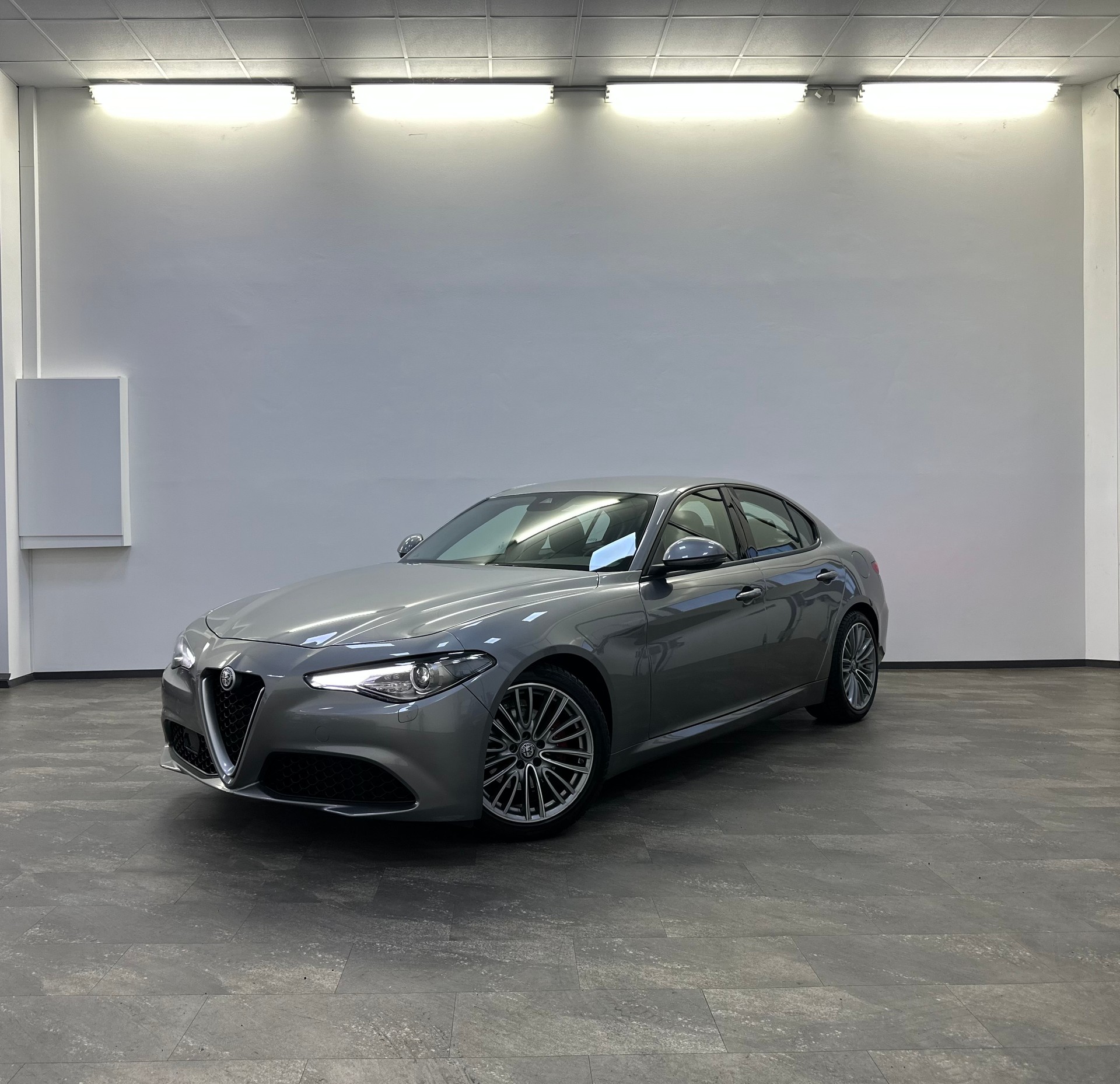ALFA ROMEO Giulia 2.0 Super Automatic-image-0