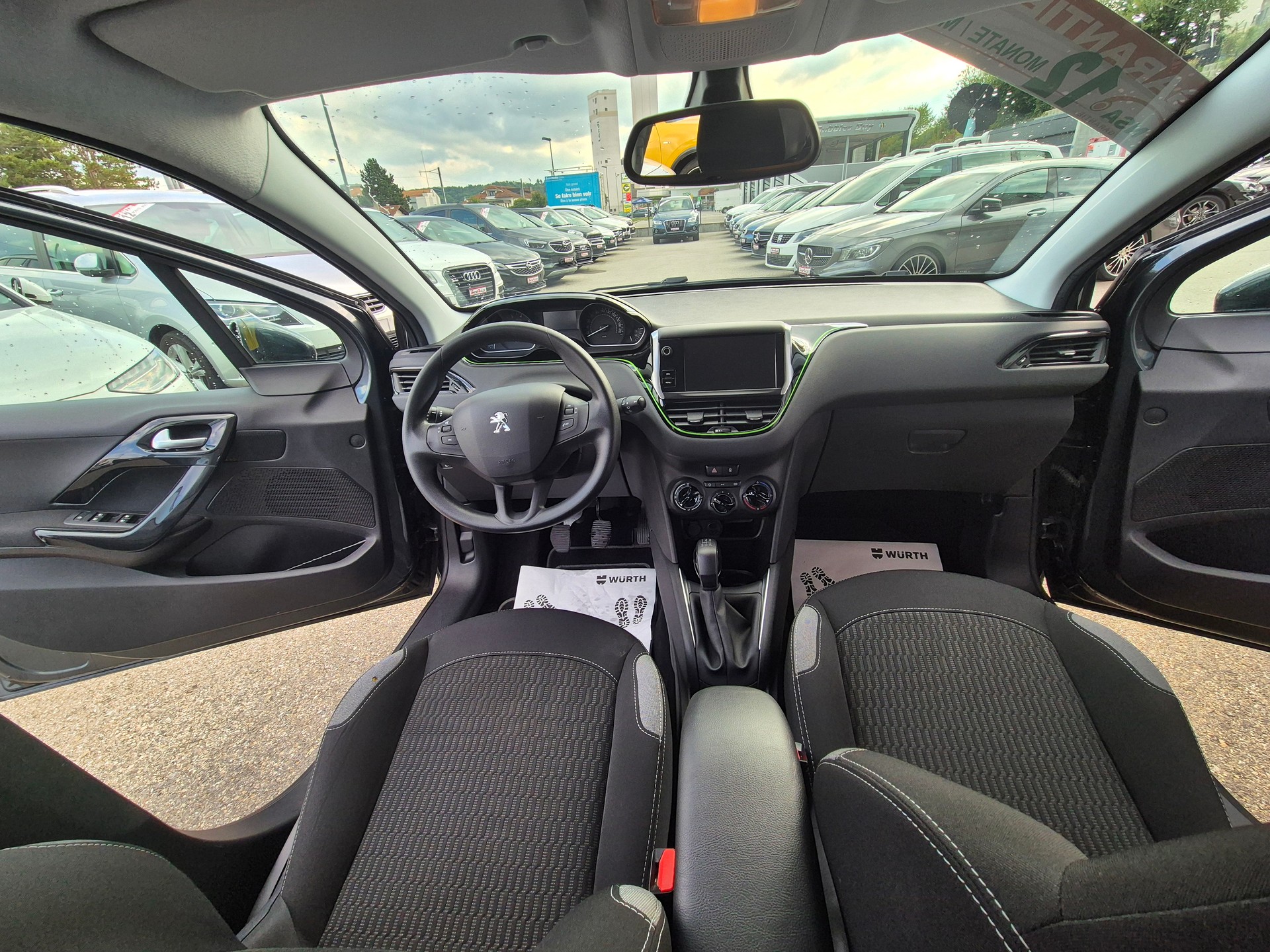 PEUGEOT 208 1.2 VTI Active-image-8