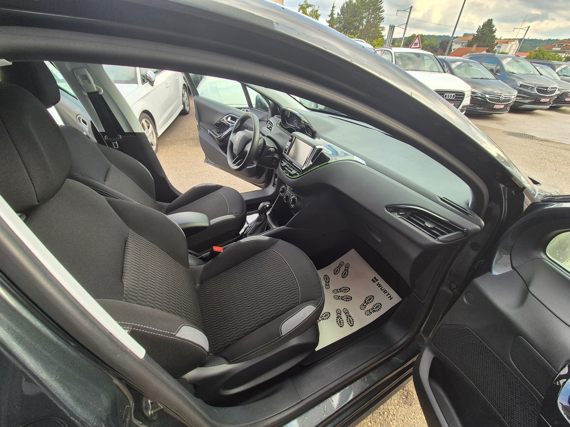 PEUGEOT 208 1.2 VTI Active-image-7