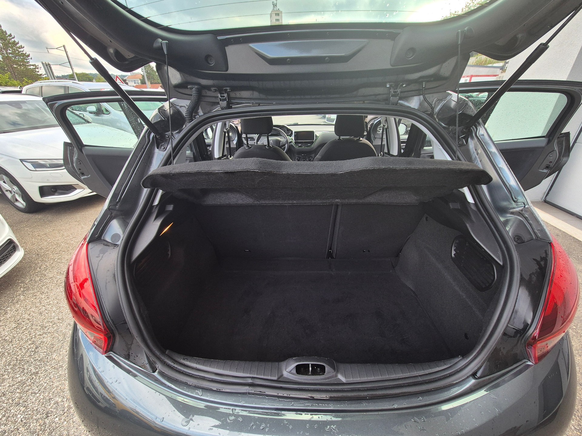 PEUGEOT 208 1.2 VTI Active-image-11