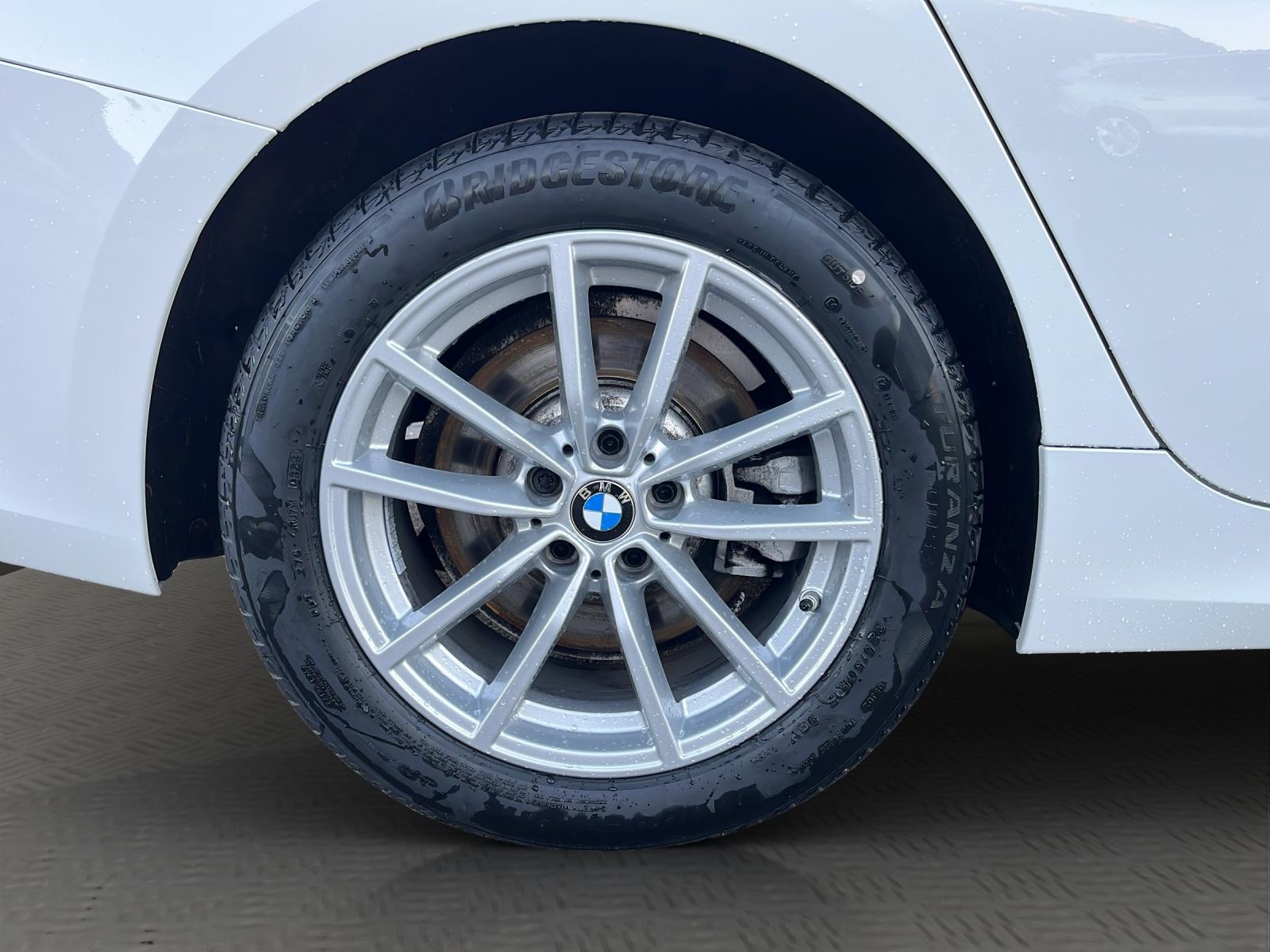 BMW 330d xDrive 48V Steptronic-image-9