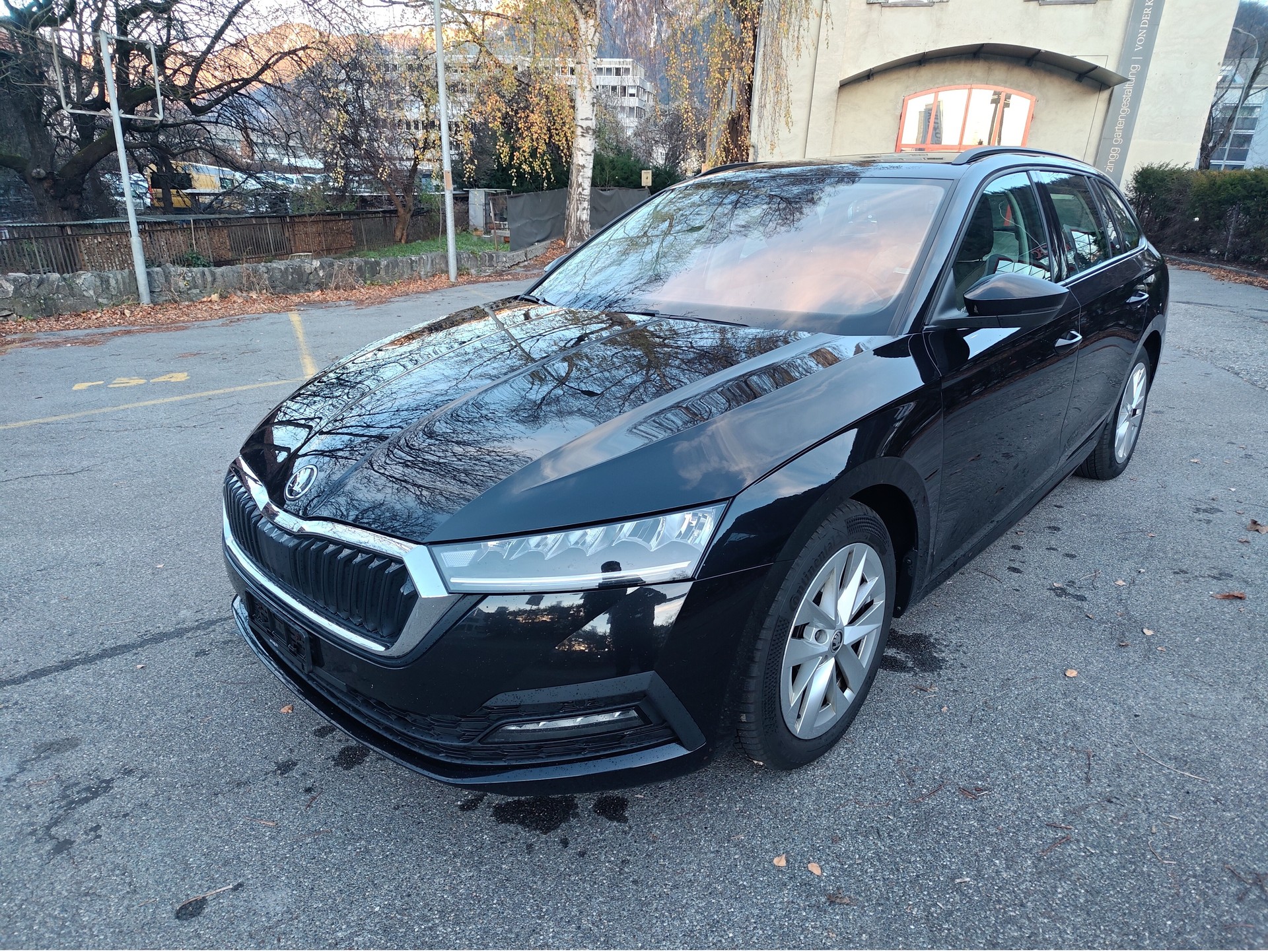 SKODA Octavia Combi 2.0 TDI DSG Ambition 4x4-image-1