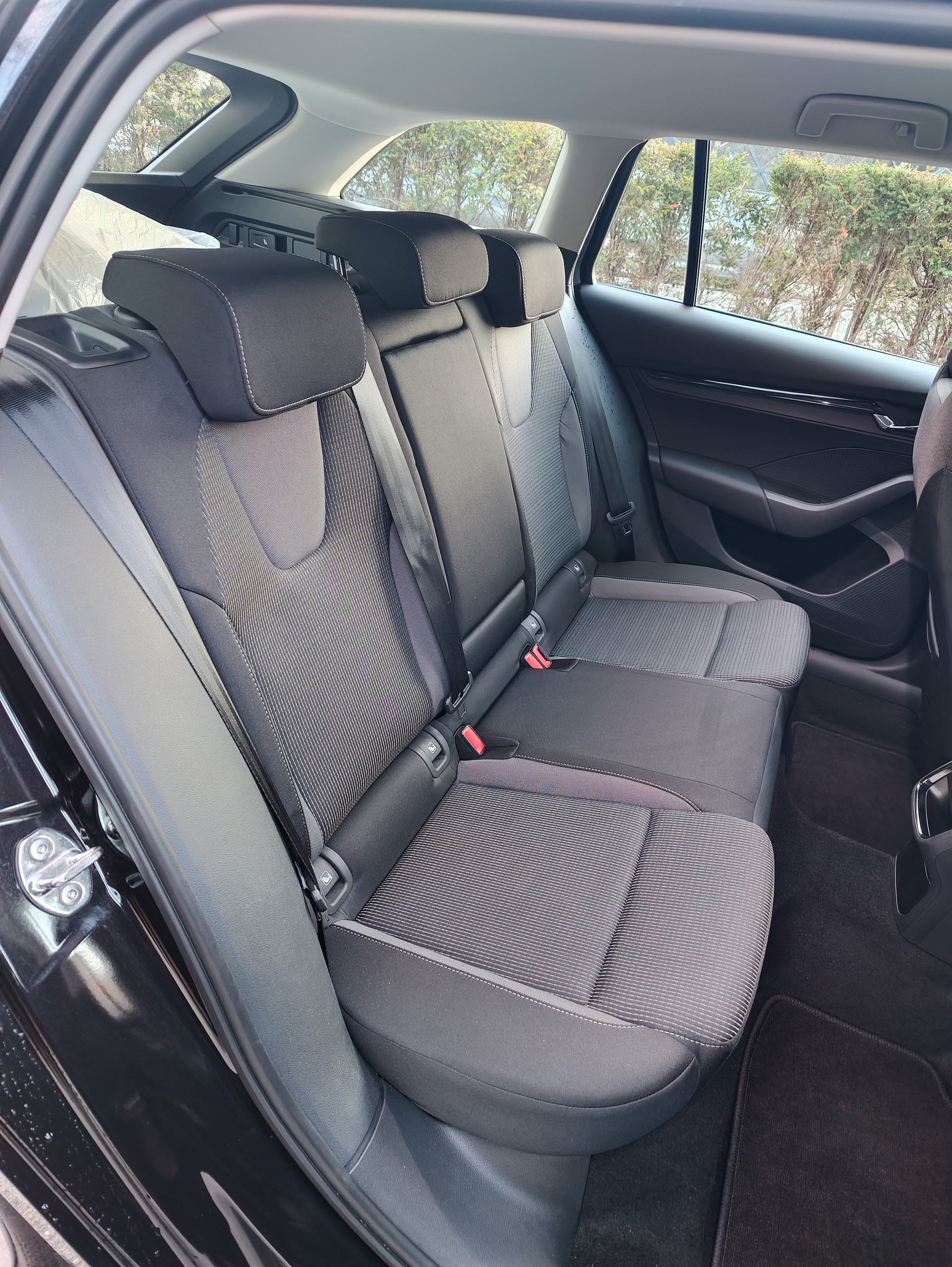 SKODA Octavia Combi 2.0 TDI DSG Ambition 4x4-image-9