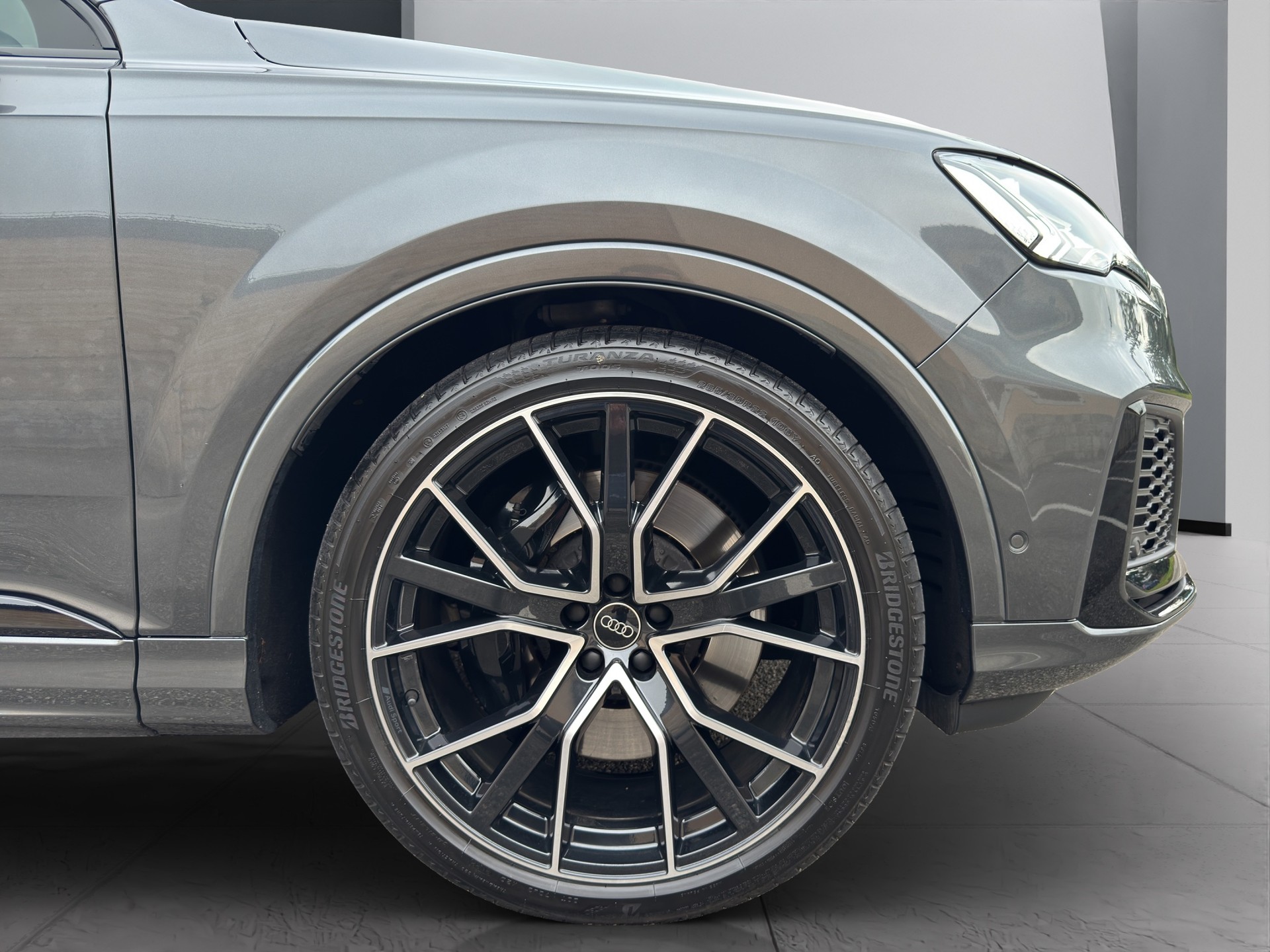 AUDI SQ7 TFSI quattro tiptronic-image-19