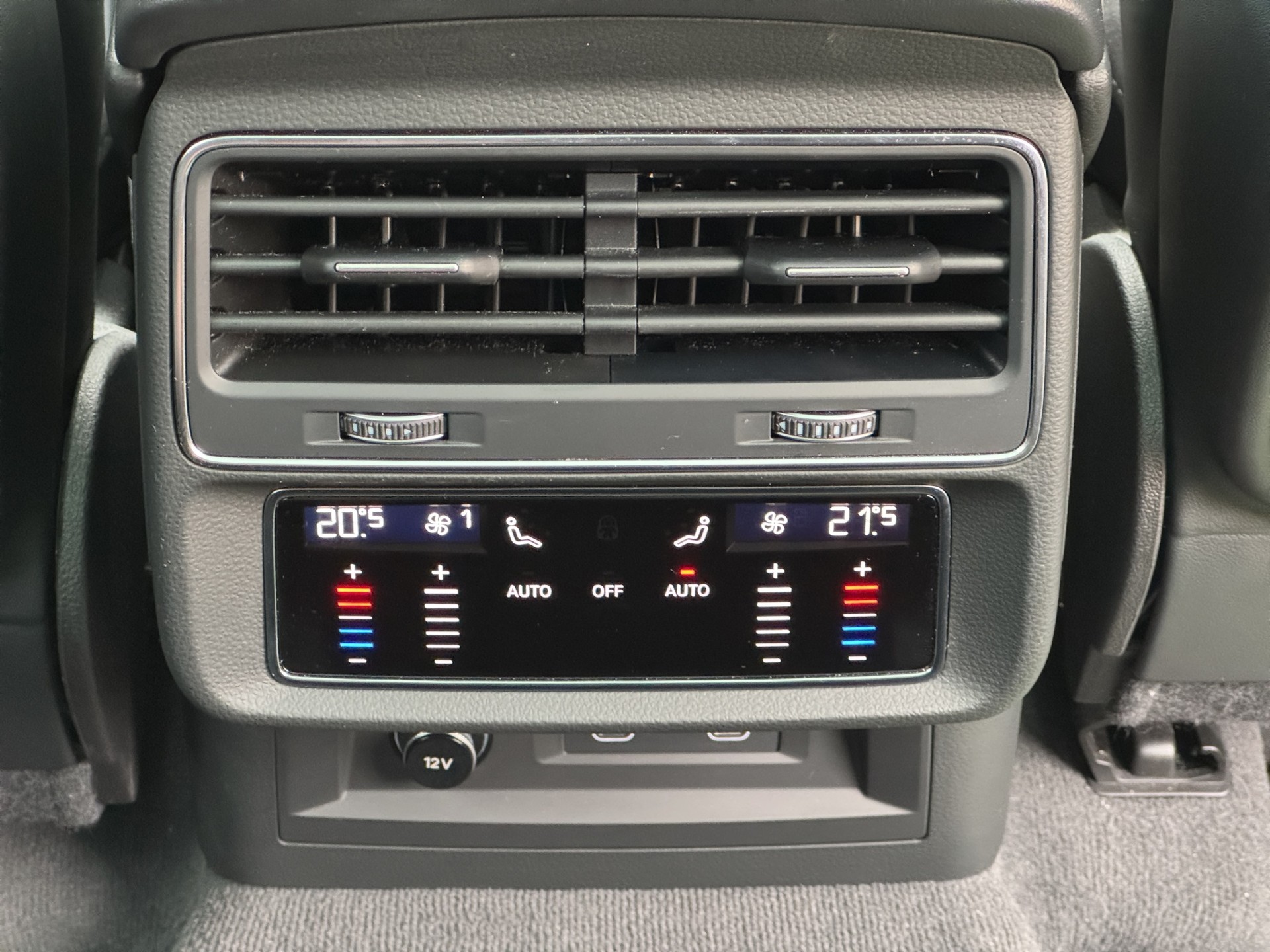 AUDI SQ7 TFSI quattro tiptronic-image-25