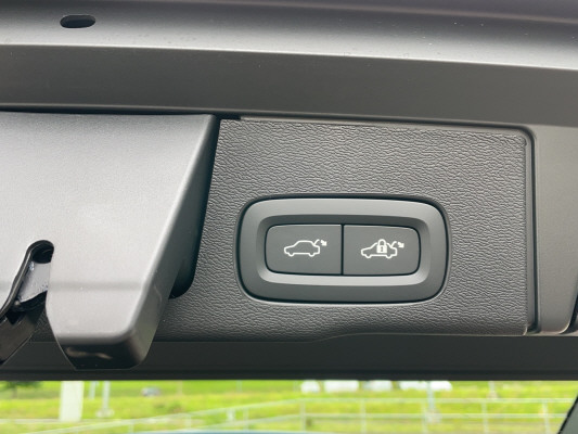VOLVO XC60 B5 B AWD Plus Bright-image-11