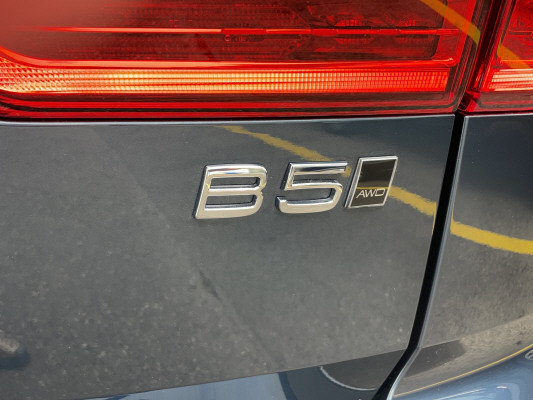 VOLVO XC60 B5 B AWD Plus Bright-image-12