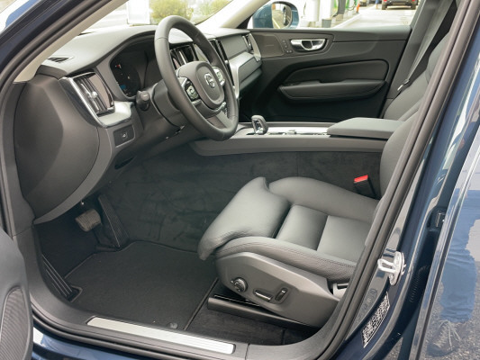VOLVO XC60 B5 B AWD Plus Bright-image-9