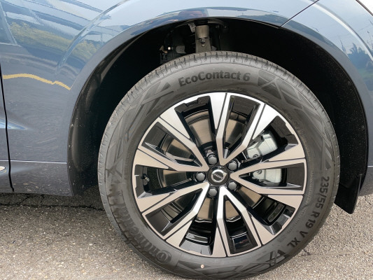 VOLVO XC60 B5 B AWD Plus Bright-image-13