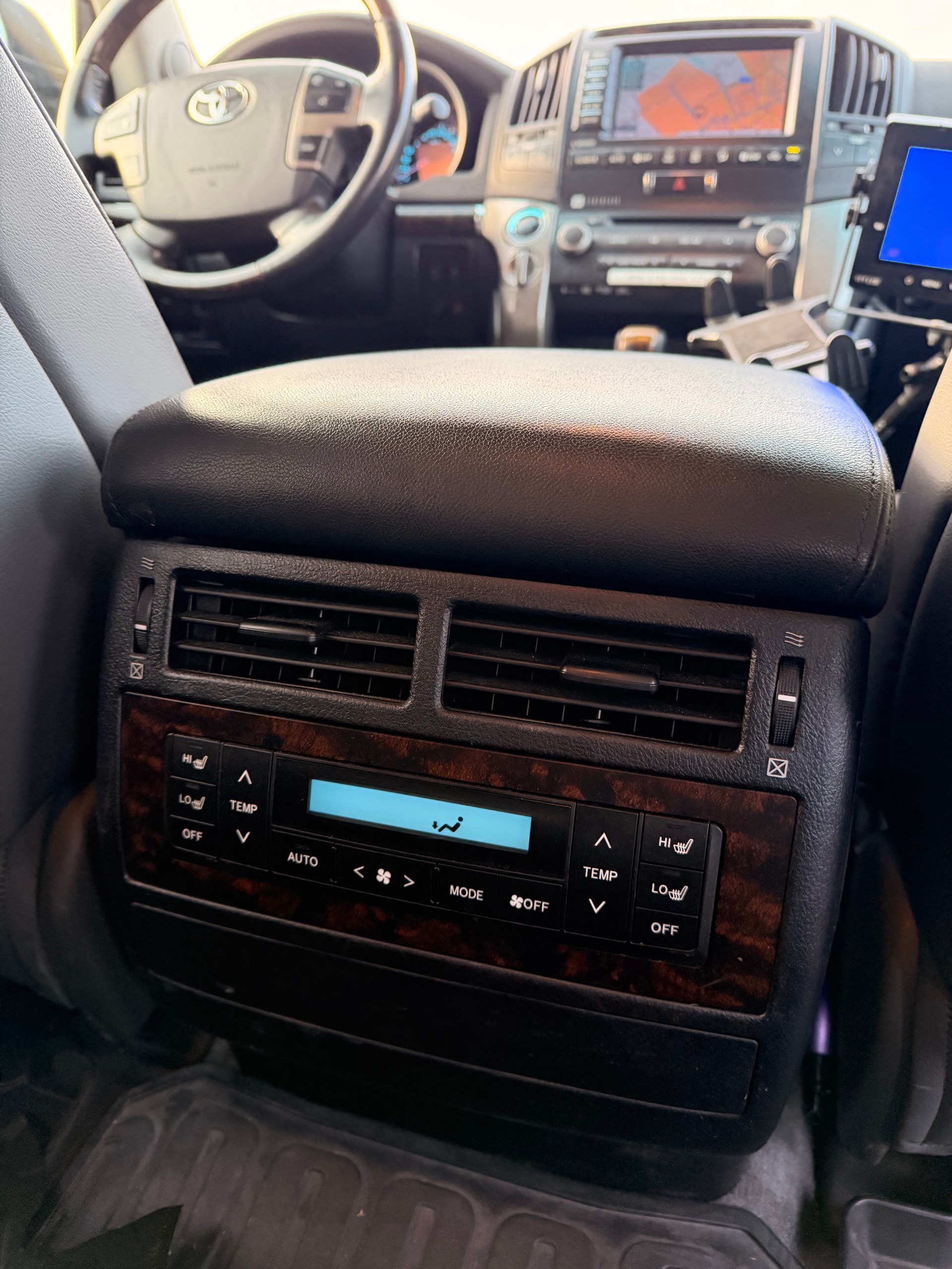 TOYOTA Land Cruiser V8 4.5 D-4D Linea Luna **6000 Kg (AHK)** original Farbe schwarz**-image-11