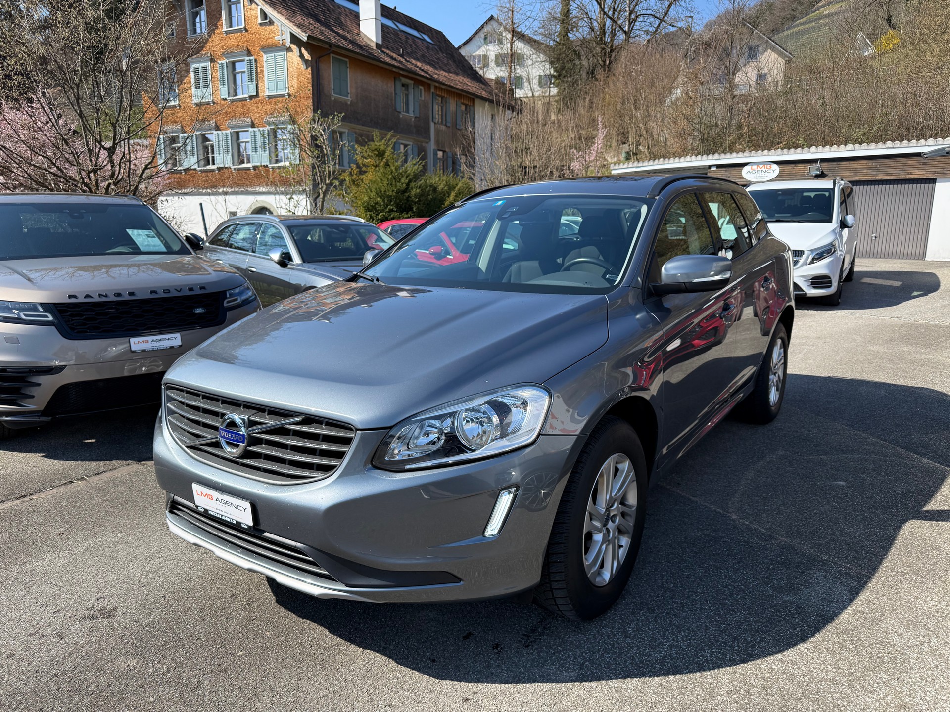 VOLVO XC60 D3 Kinetic-image-2