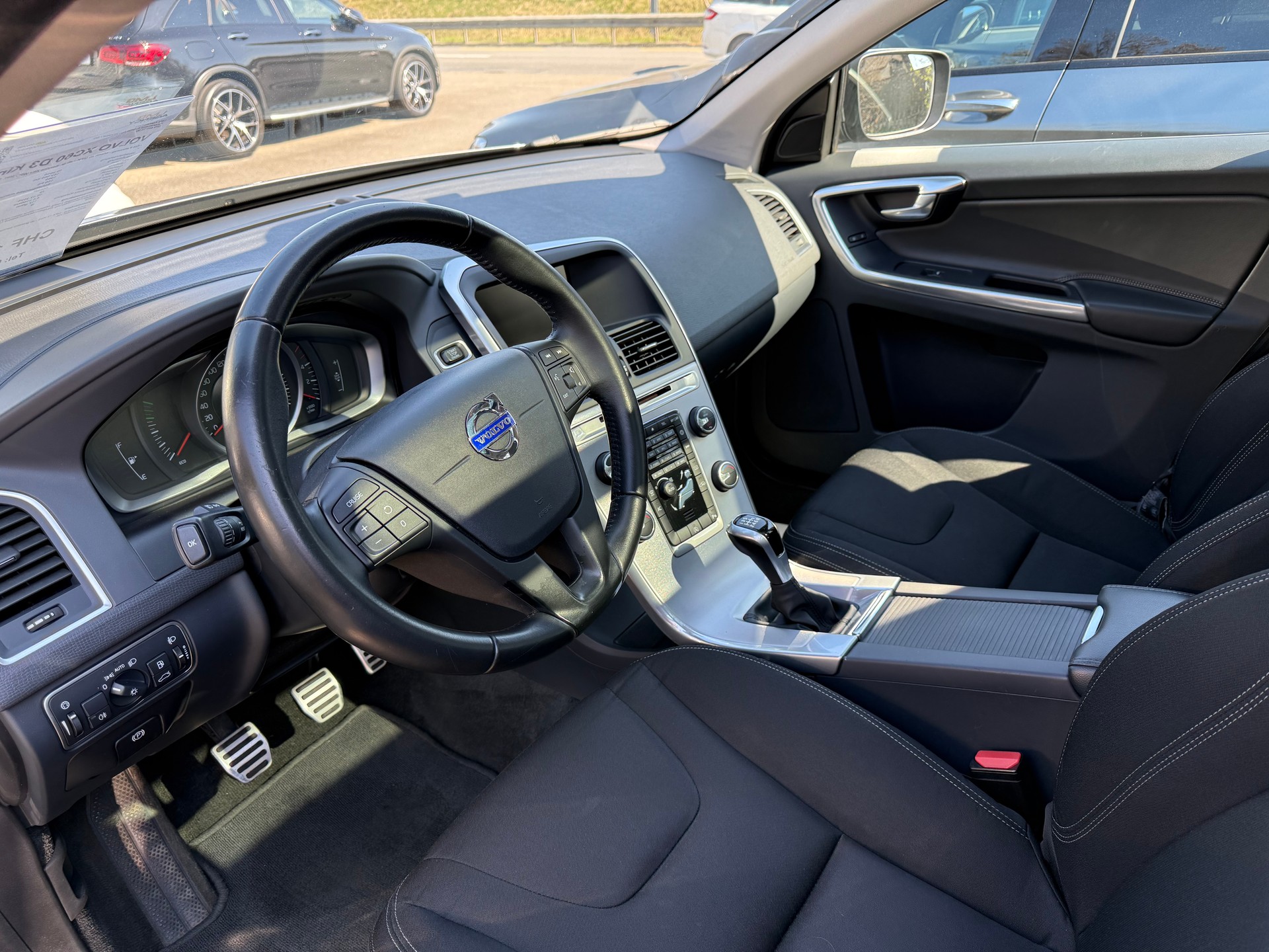 VOLVO XC60 D3 Kinetic-image-6