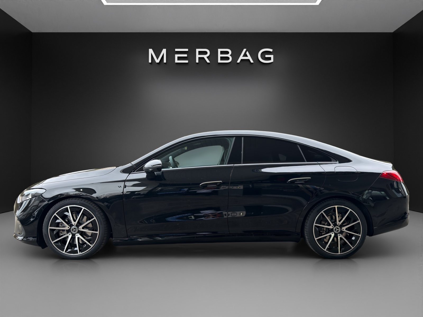 MERCEDES-BENZ CLA 200 8G-DCT 4Matic-image-5