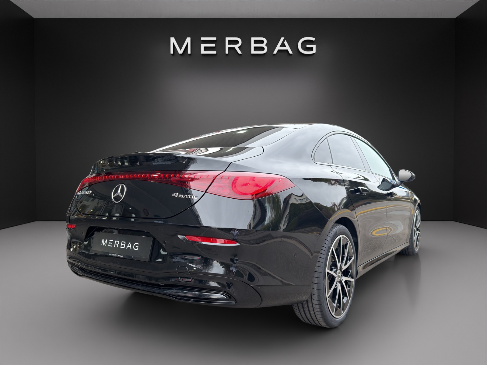MERCEDES-BENZ CLA 200 8G-DCT 4Matic-image-2
