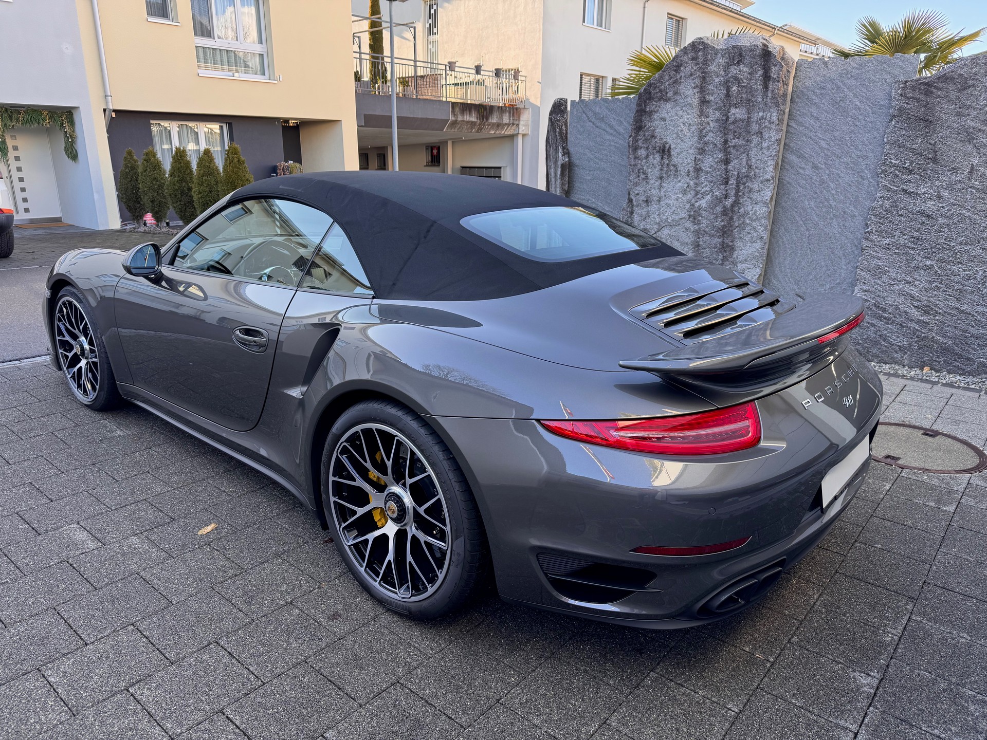 PORSCHE 911 Turbo S Cabrio PDK-image-5