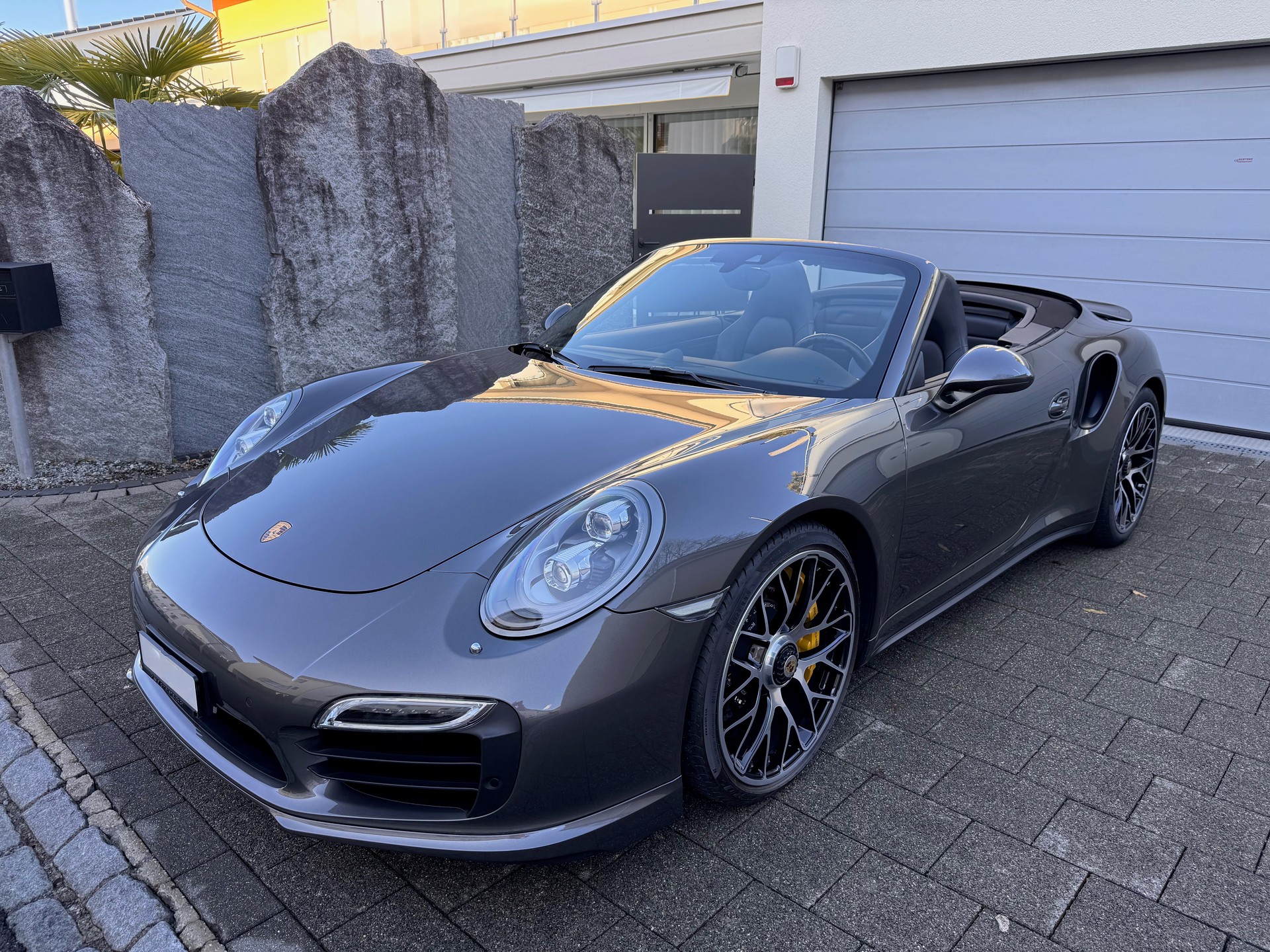 PORSCHE 911 Turbo S Cabrio PDK-image-1