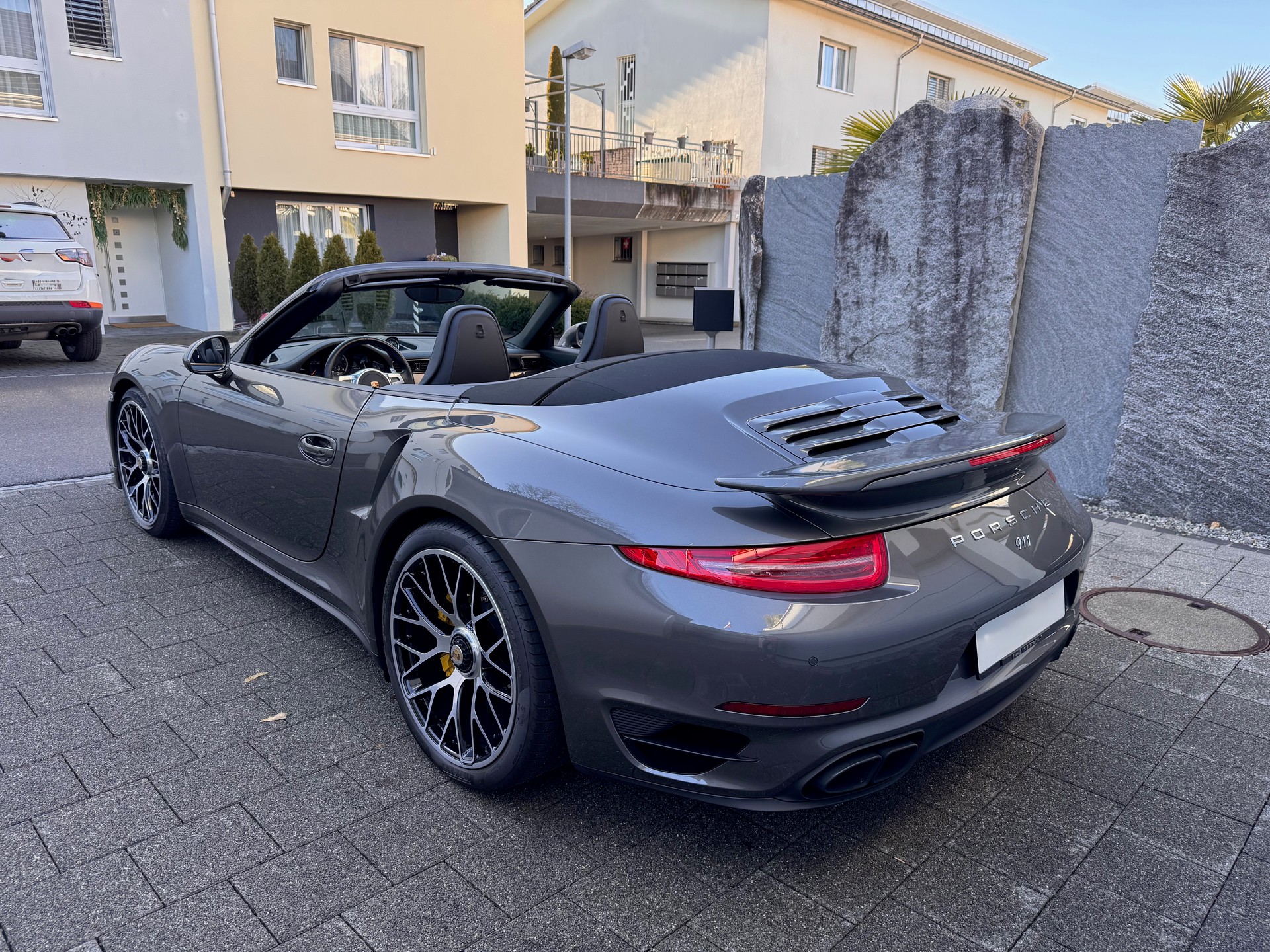PORSCHE 911 Turbo S Cabrio PDK-image-2