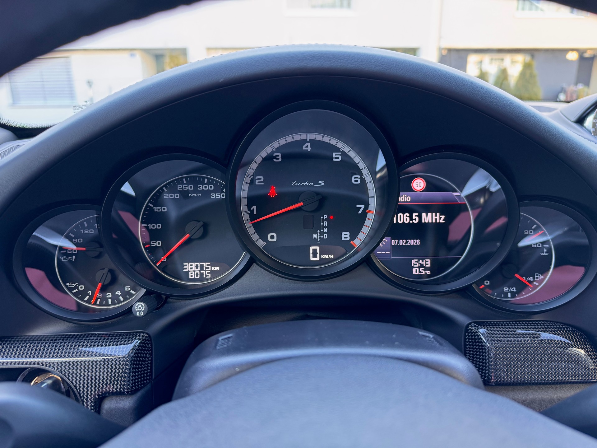 PORSCHE 911 Turbo S Cabrio PDK-image-18