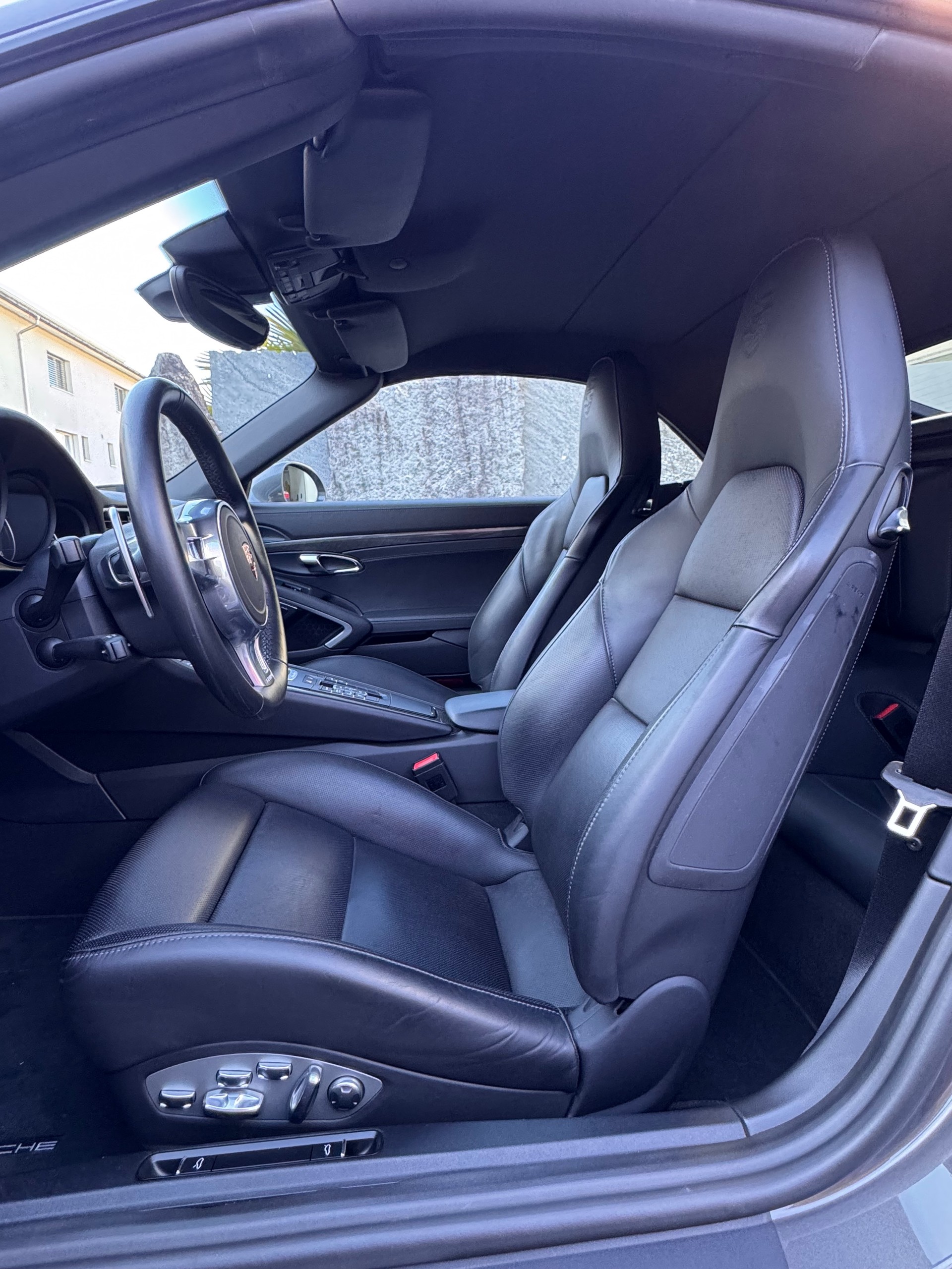 PORSCHE 911 Turbo S Cabrio PDK-image-10