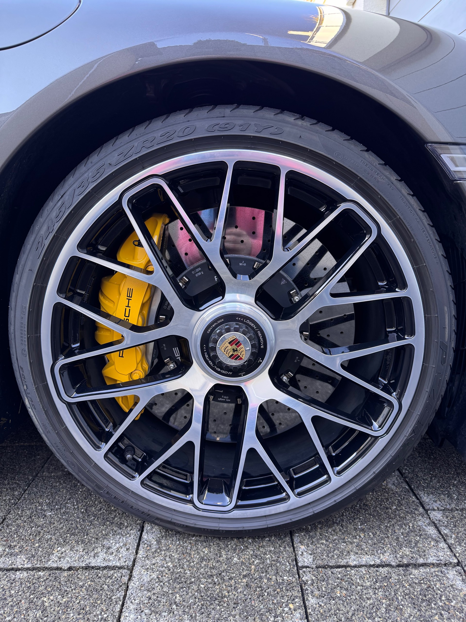 PORSCHE 911 Turbo S Cabrio PDK-image-6