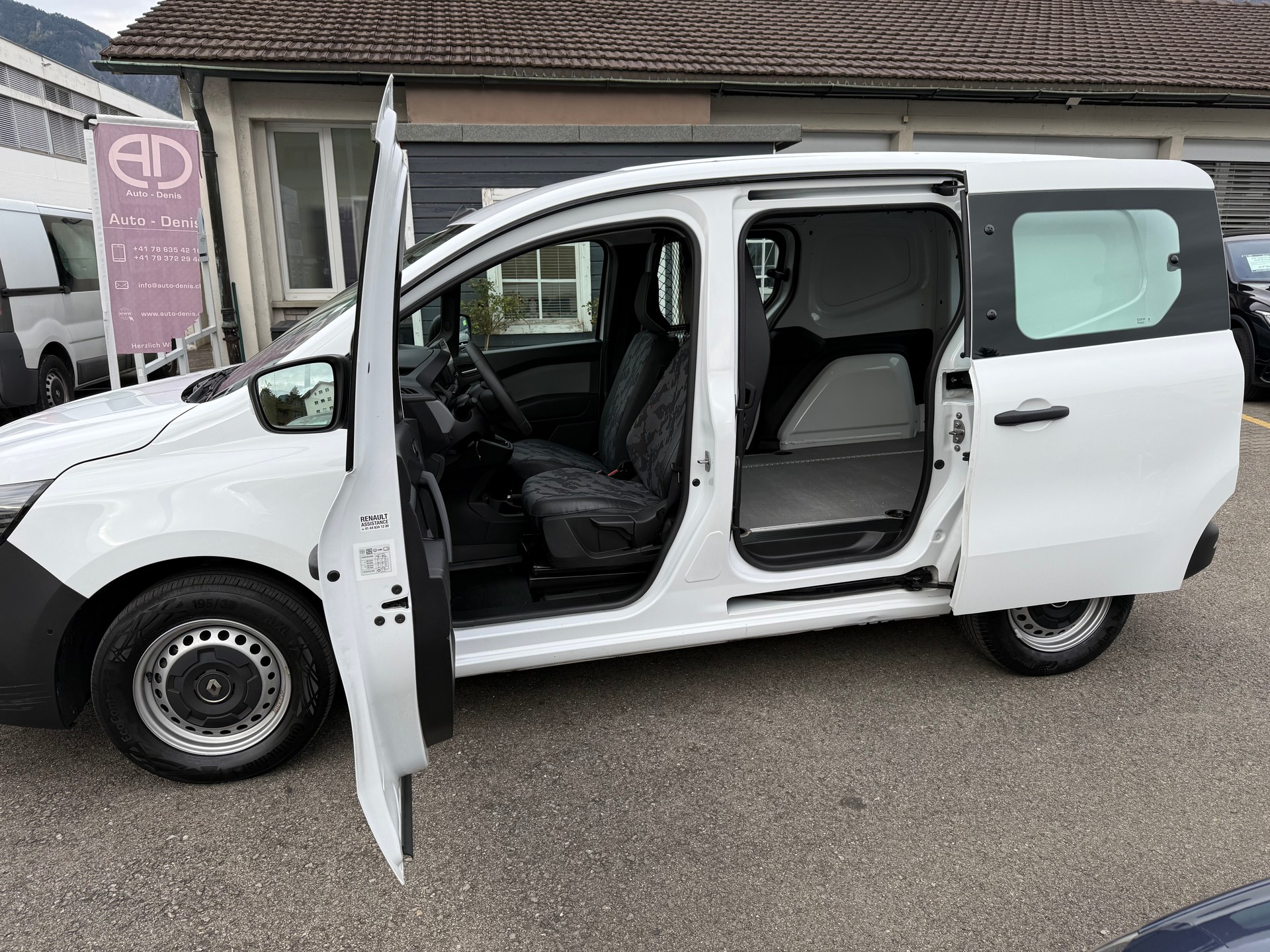 RENAULT Kangoo Van 1.5 dCi Standard 95 Extra * AHK *-image-12