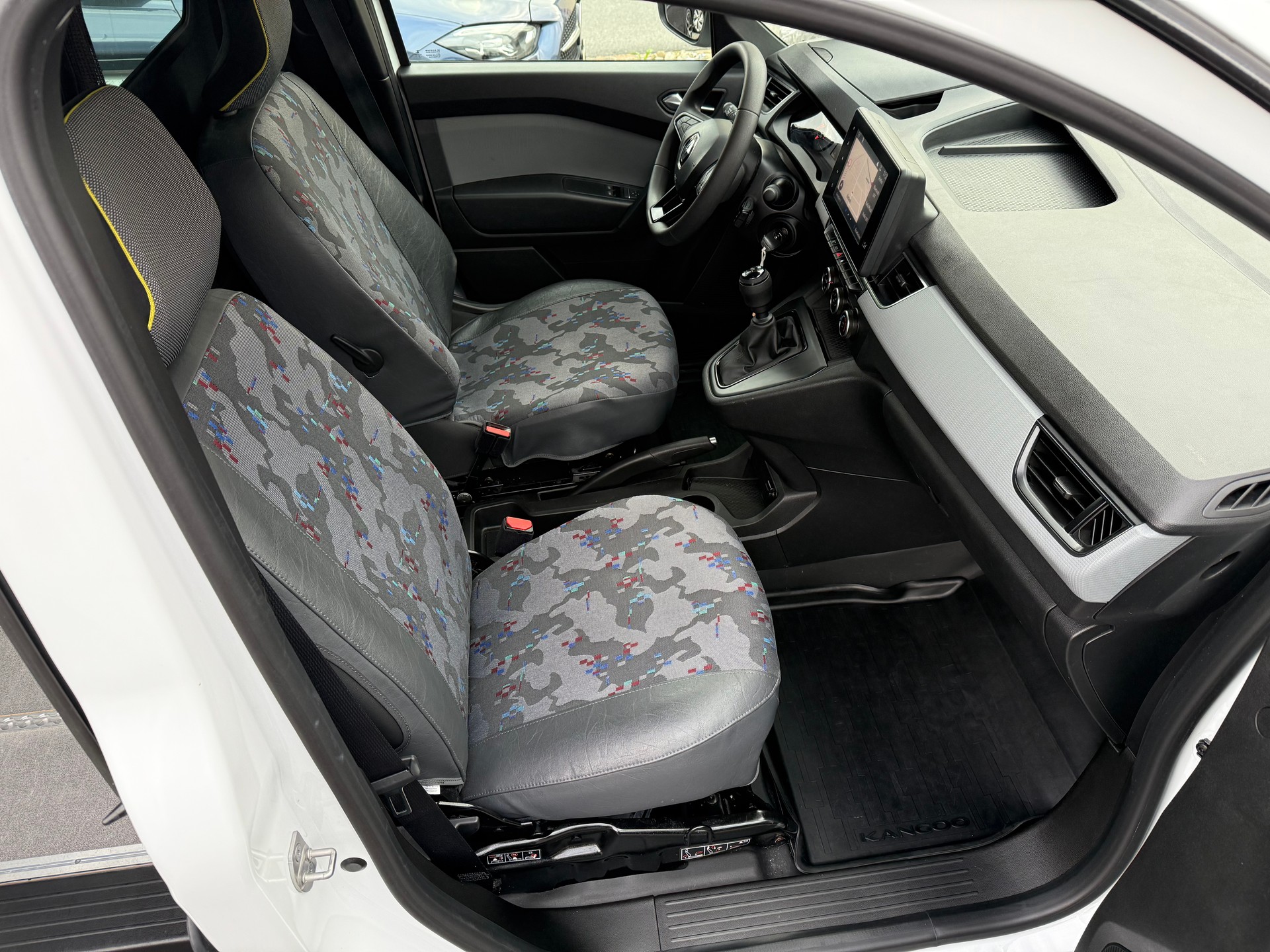 RENAULT Kangoo Van 1.5 dCi Standard 95 Extra * AHK *-image-19