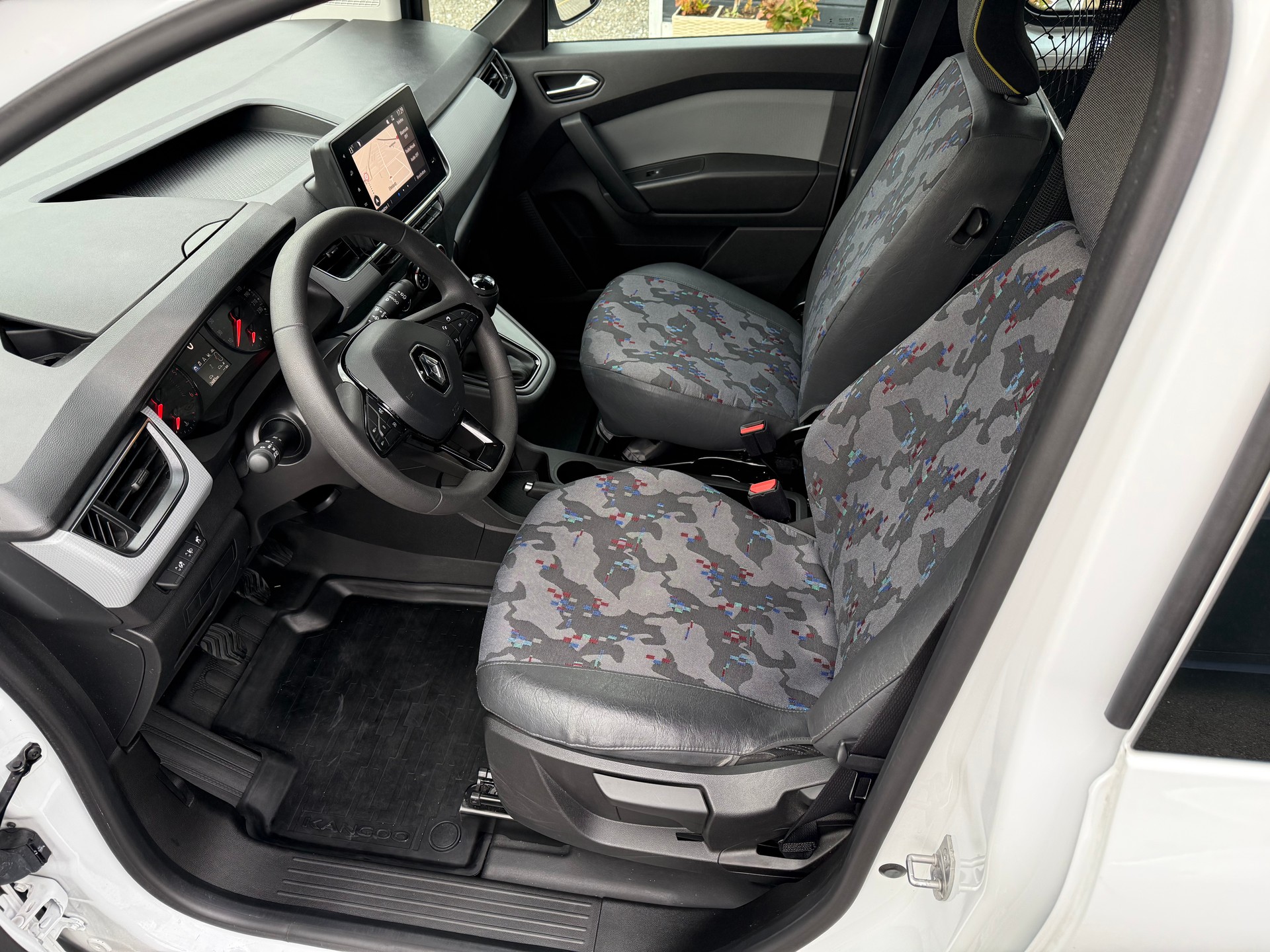 RENAULT Kangoo Van 1.5 dCi Standard 95 Extra * AHK *-image-15