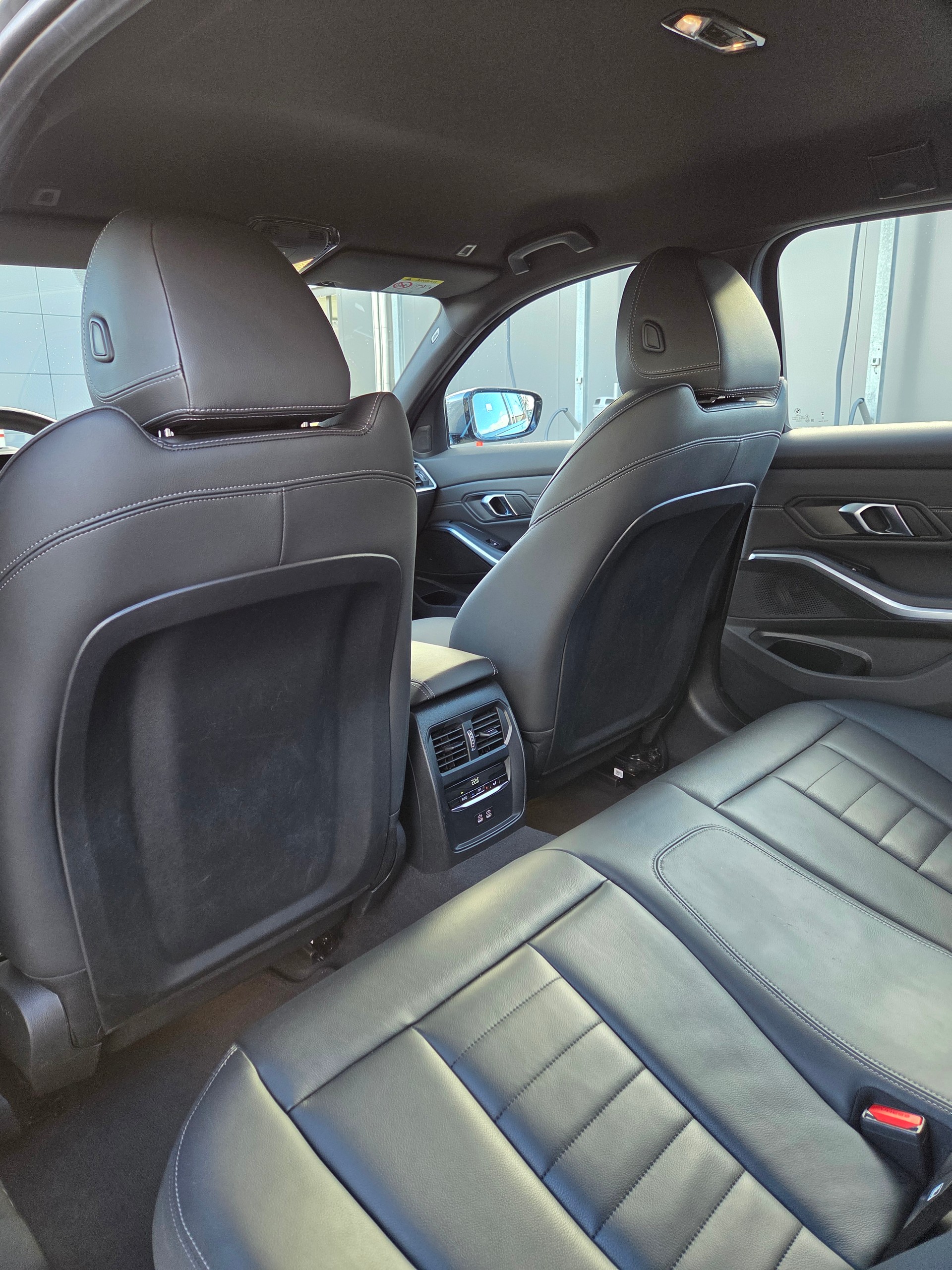 BMW 320d xDrive 48V Touring Steptronic M Sport-image-9