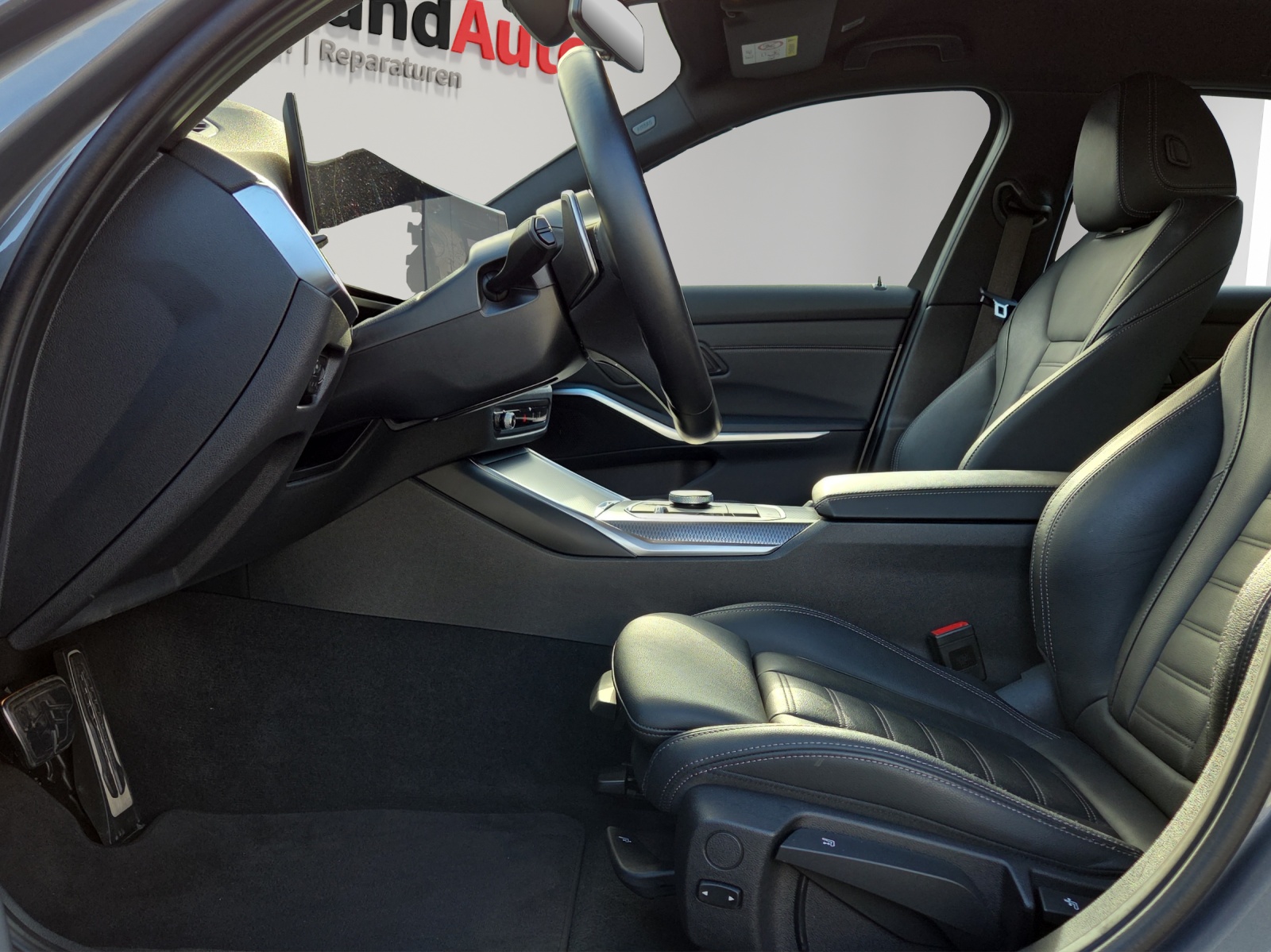 BMW 320d xDrive 48V Touring Steptronic M Sport-image-8
