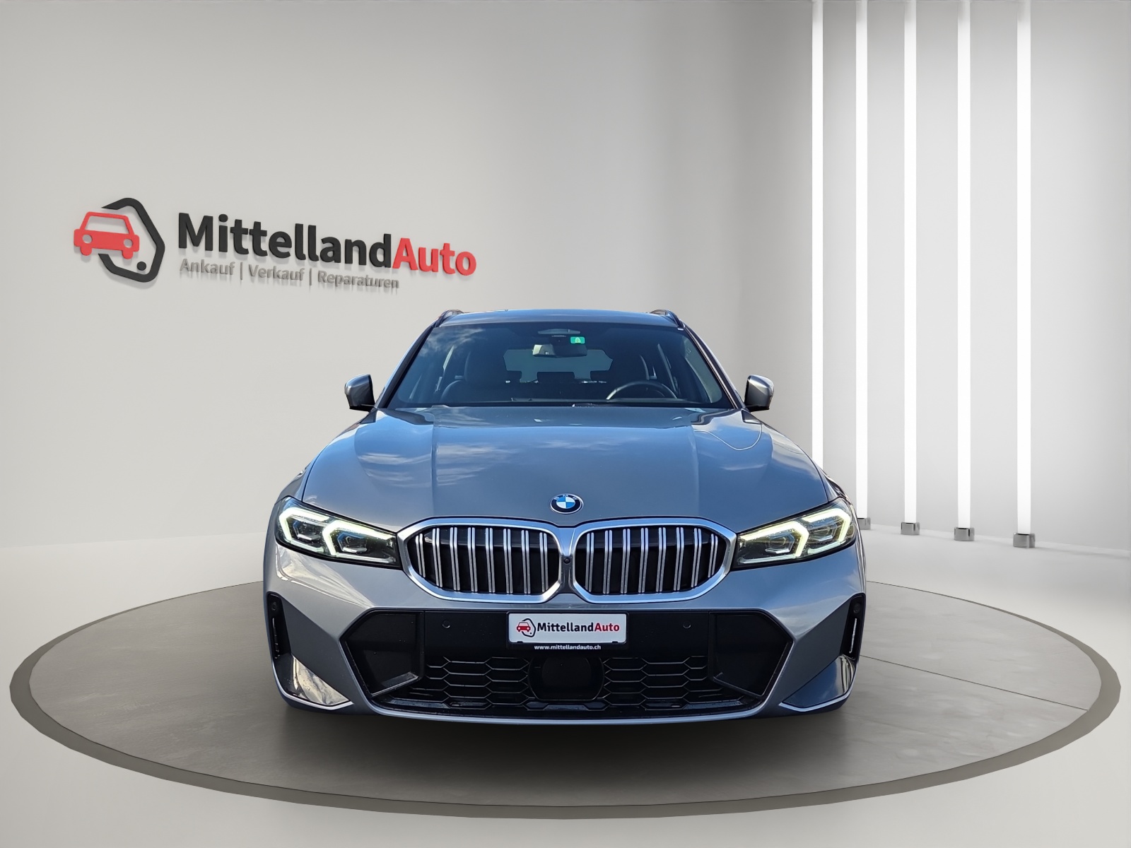 BMW 320d xDrive 48V Touring Steptronic M Sport-image-1
