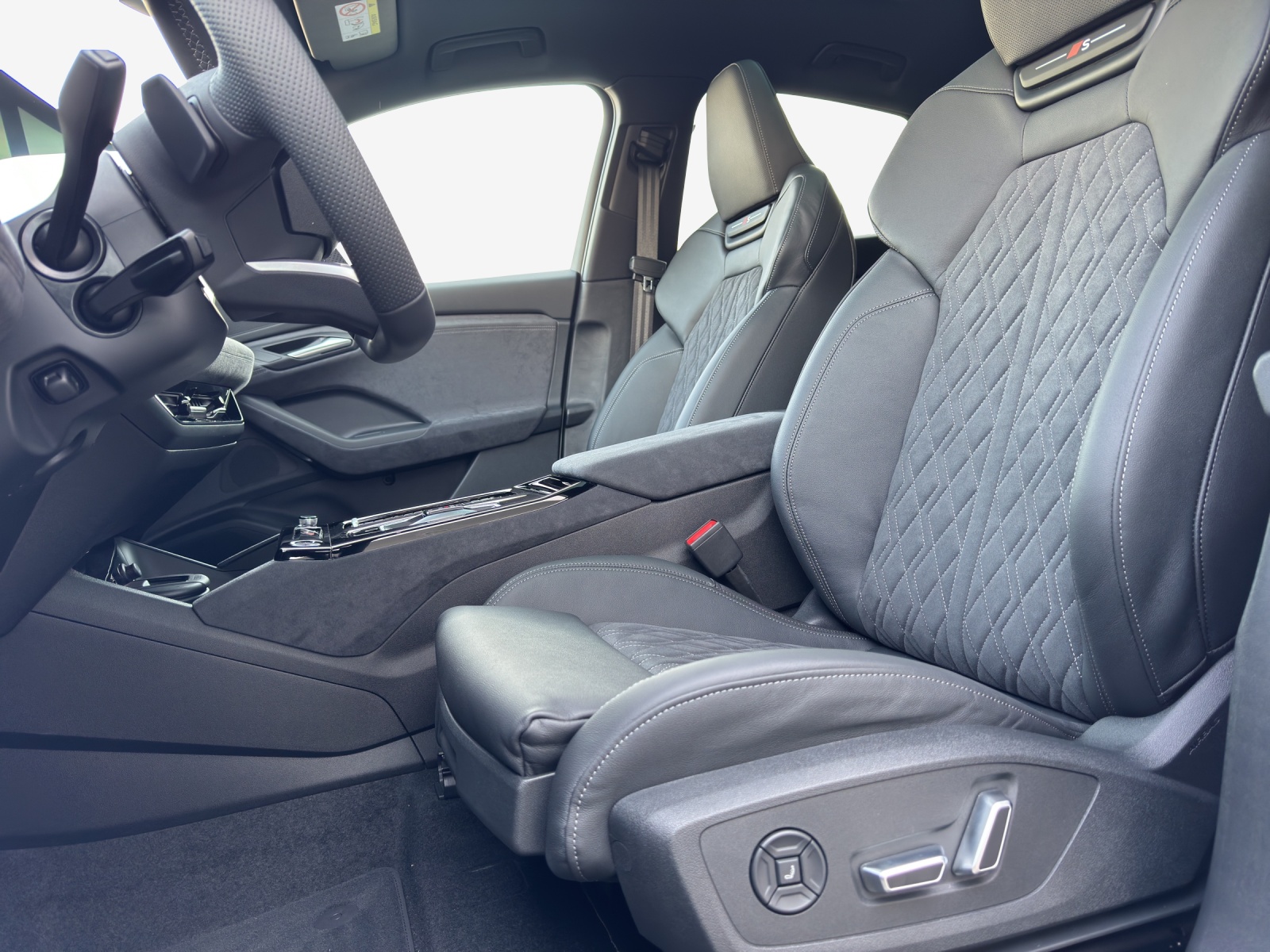 AUDI Q6 Sportback e-tron quattro-image-7