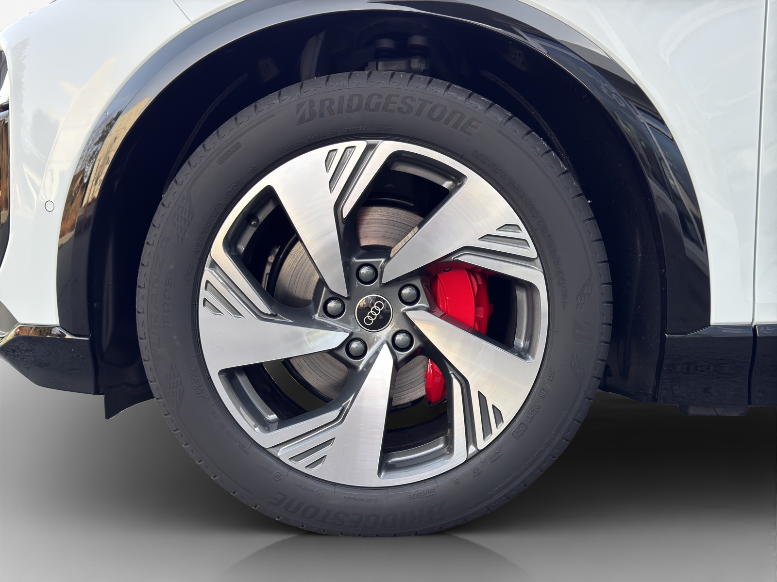 AUDI Q6 Sportback e-tron quattro-image-13