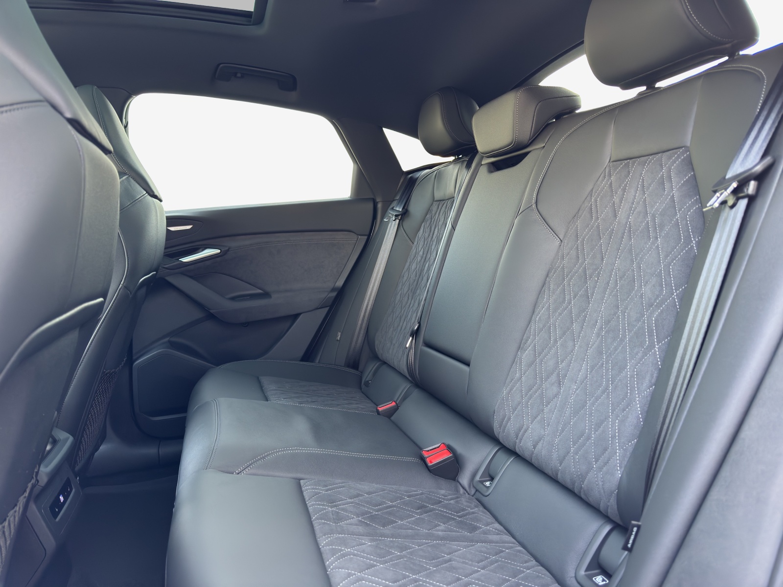 AUDI Q6 Sportback e-tron quattro-image-11