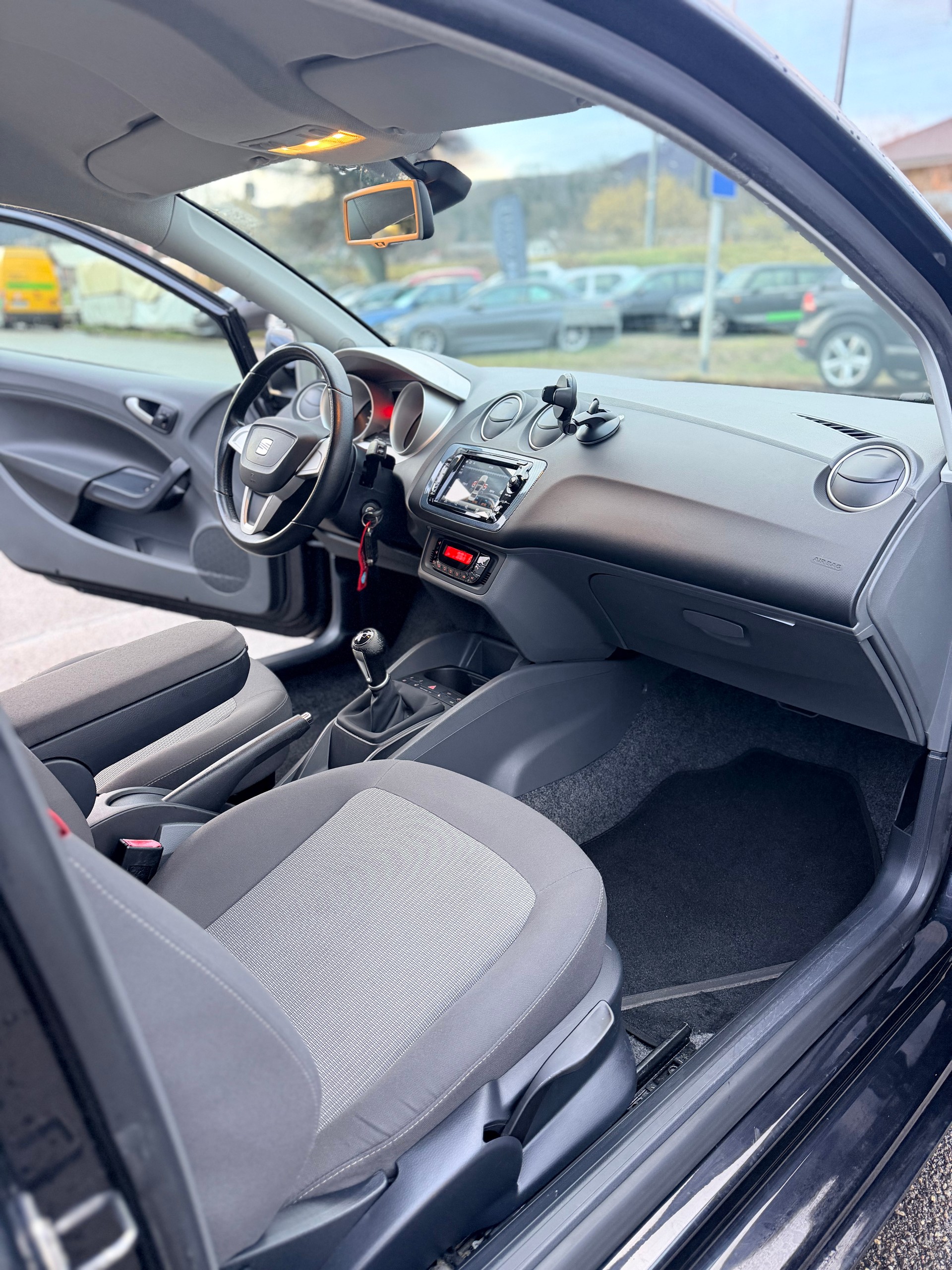 SEAT Ibiza SC 1.2 TSI Sport-image-12