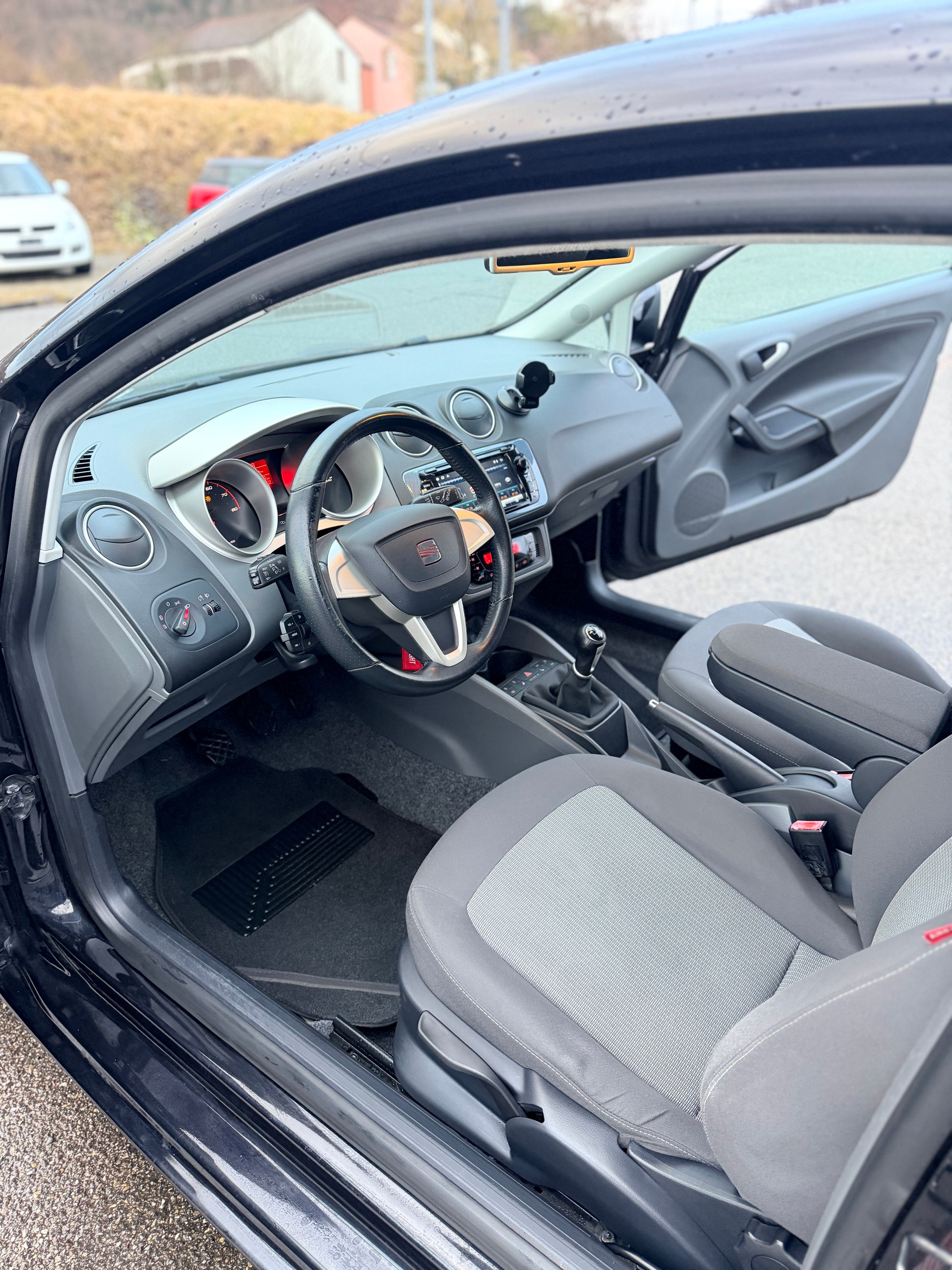 SEAT Ibiza SC 1.2 TSI Sport-image-11