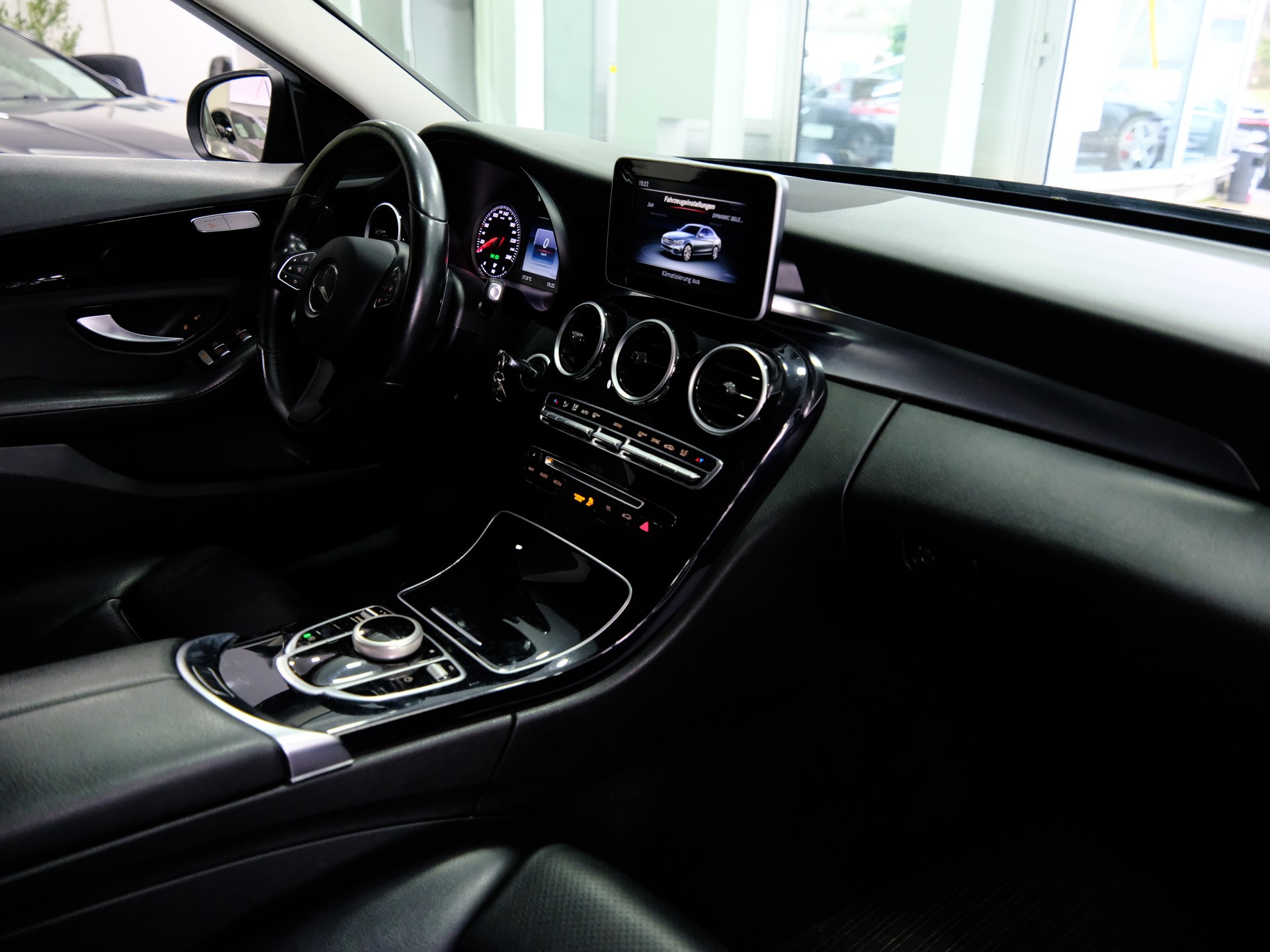 MERCEDES-BENZ C 220 BlueTEC 7G-Tronic-image-12